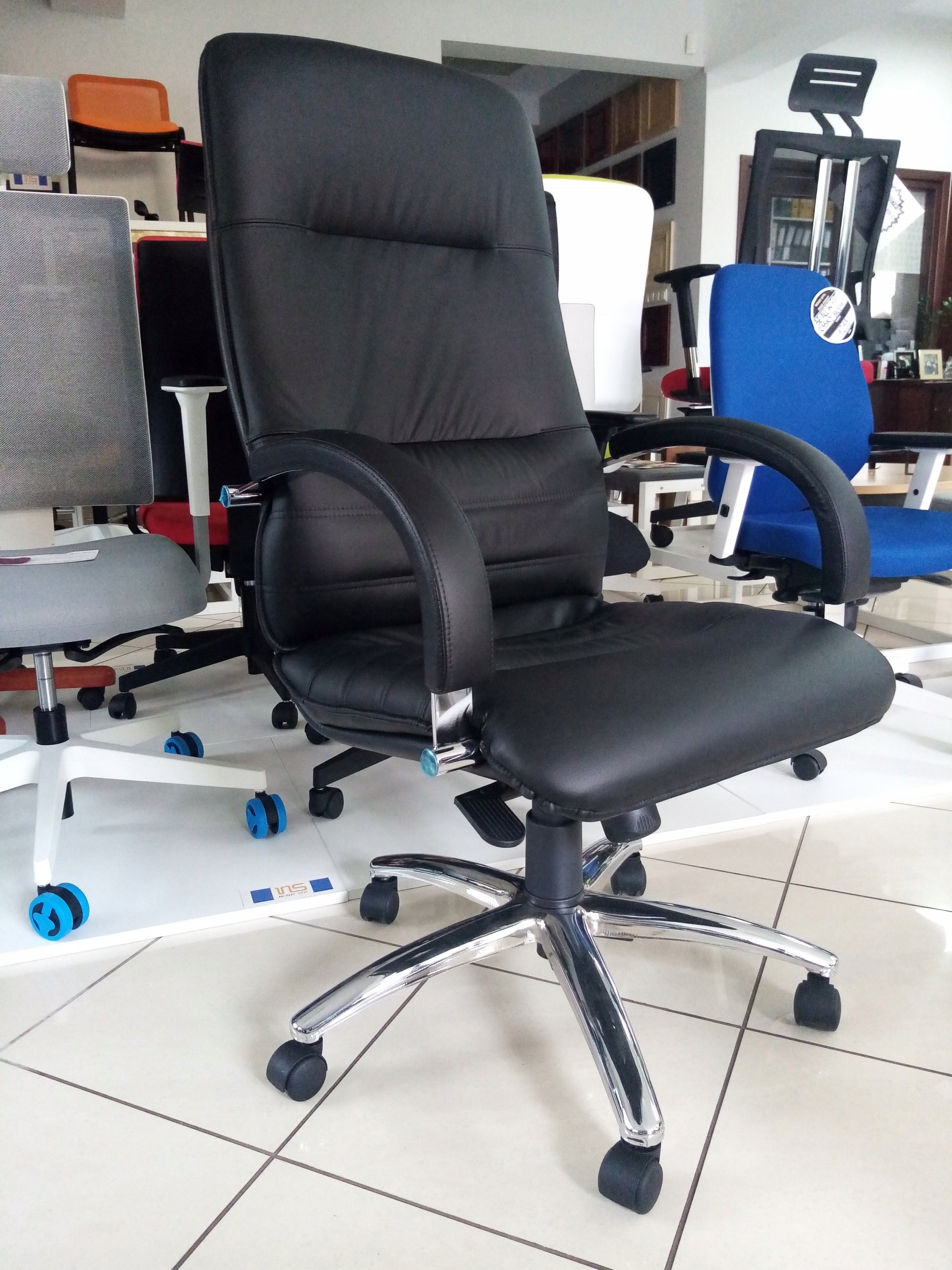 Leather armchair LINEA Black Leather split SP01 black Office Cabinet Brand Nowy Styl
