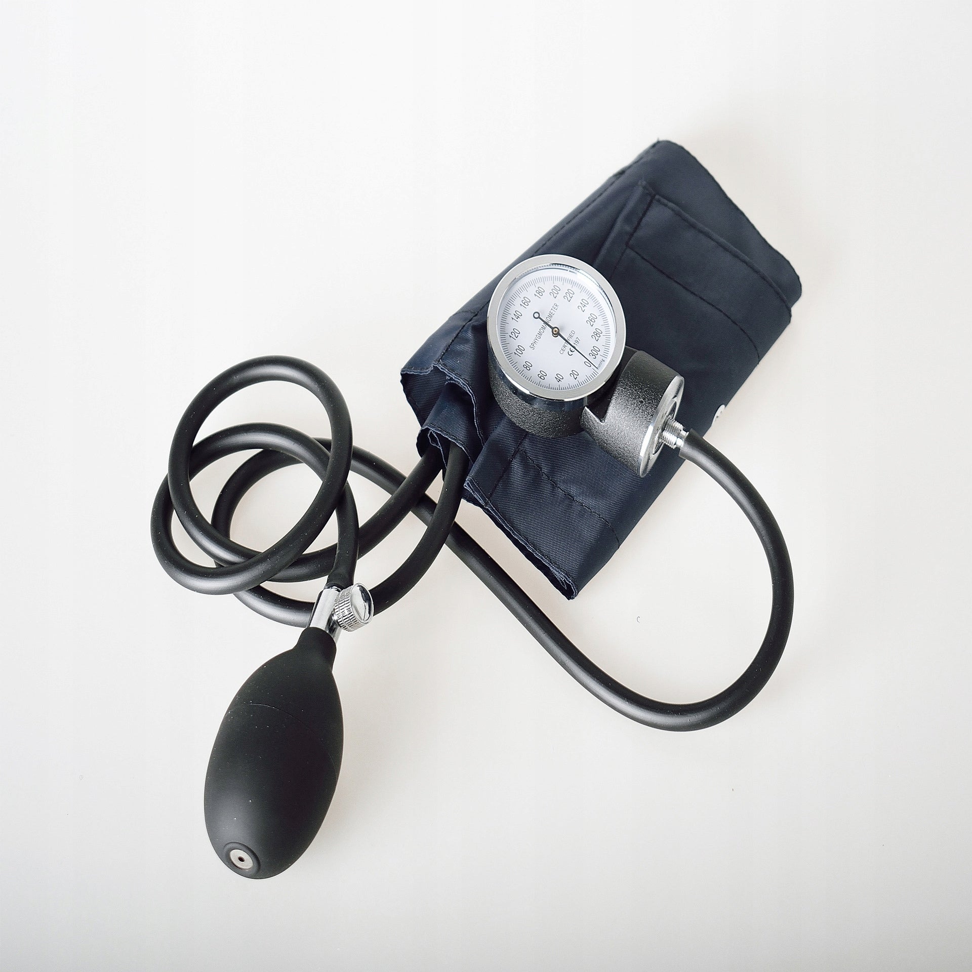 MANUAL SHOULDER BLOOD PRESSURE MONITOR WITH STETHOSCOPE LARGE READABLE CASE DIAL Medical device no