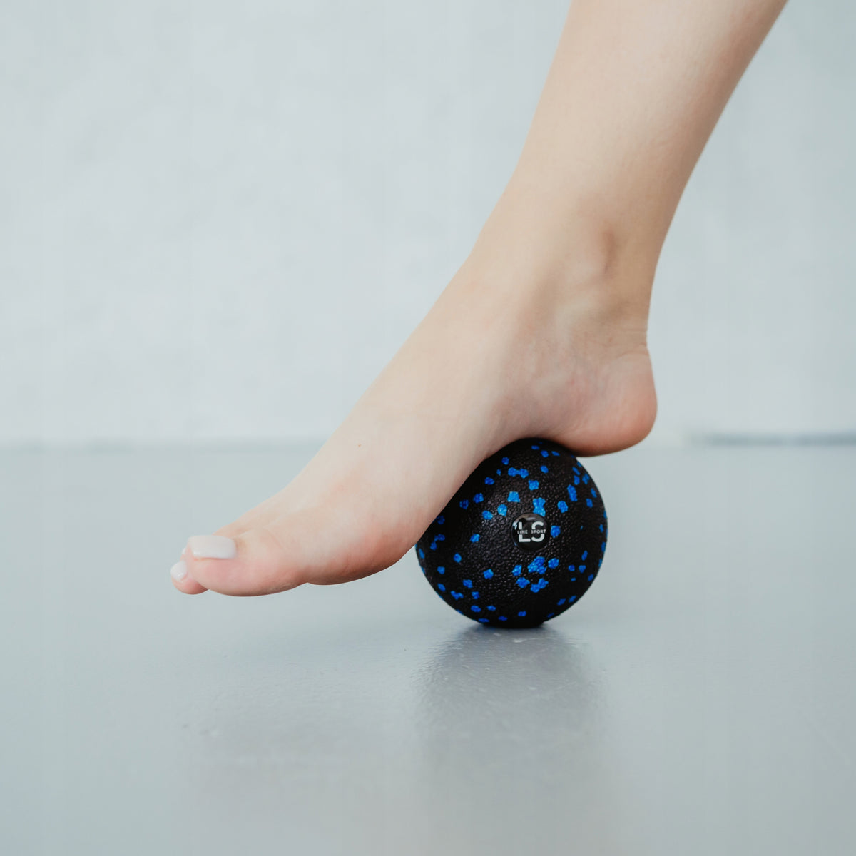 MASSAGE BALL ROLLER MASSAGER 12CM BODY FOOT MASSAGE LINE SPORT Manufacturer code PIŁKA DO MASAŻU PIŁECZKA MASAŻER ROLLER 12CM