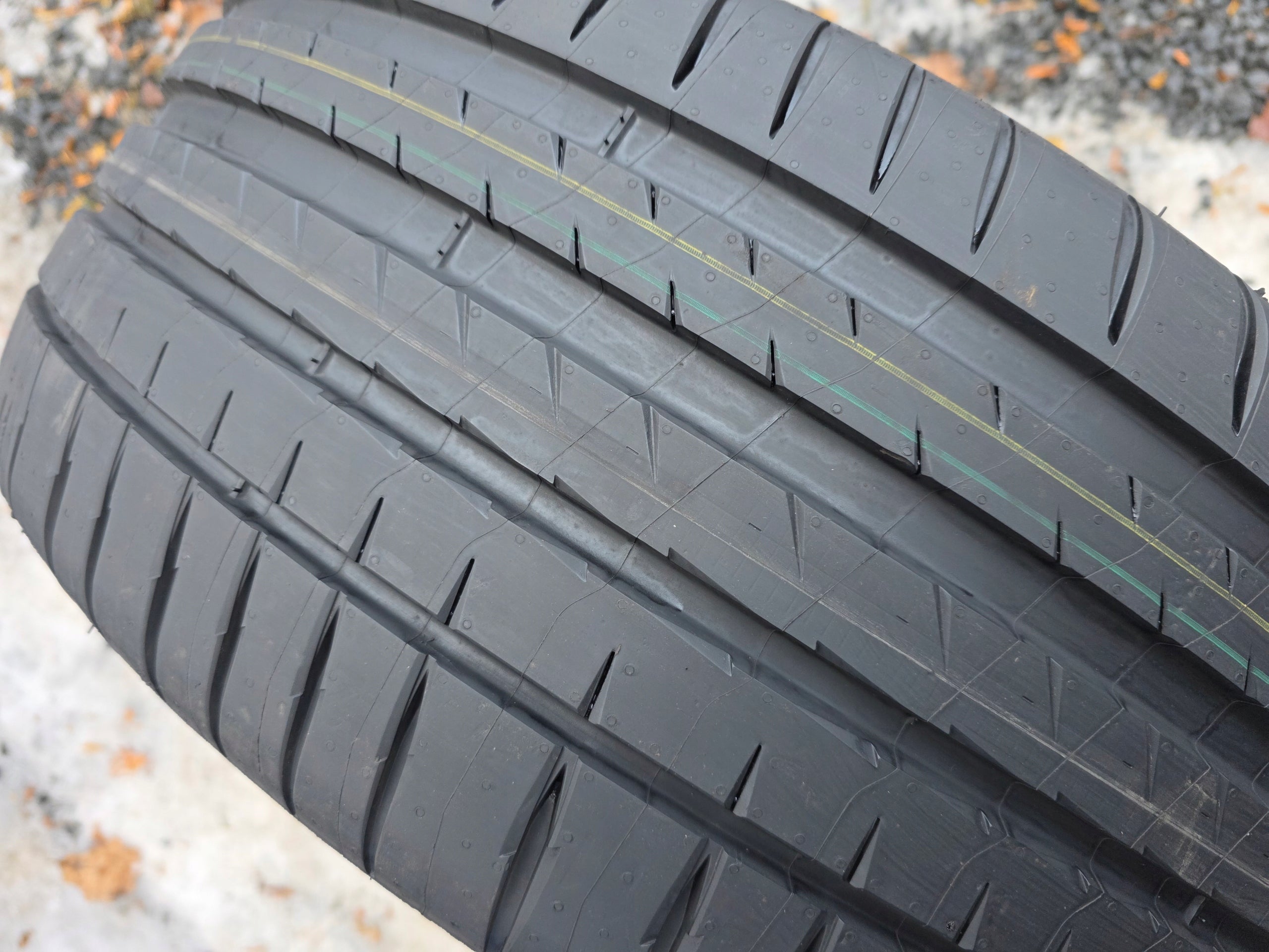 MICHELIN PILOT SPORT 4 245 40 18 Season summer