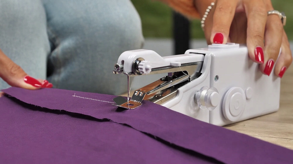 MINI HAND SEWING MACHINE BATTERY OPERATED ELECTRIC PORTABLE BATTERY OPERATED Brand no brand