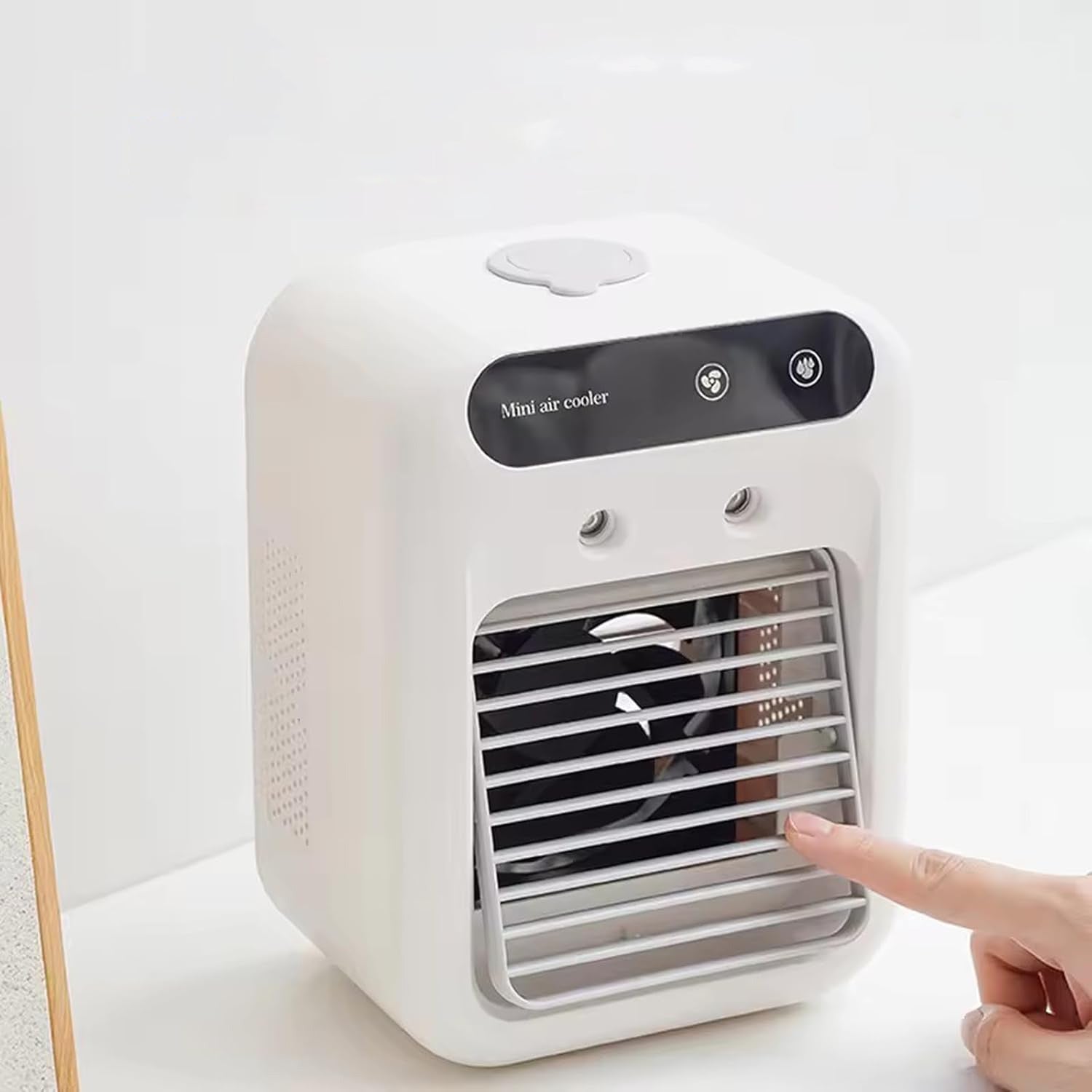 MINI PORTABLE AIR CONDITIONER, 1800MAH, 500ML TANK, FOR OFFICE AND BEDROOM Dominant color white