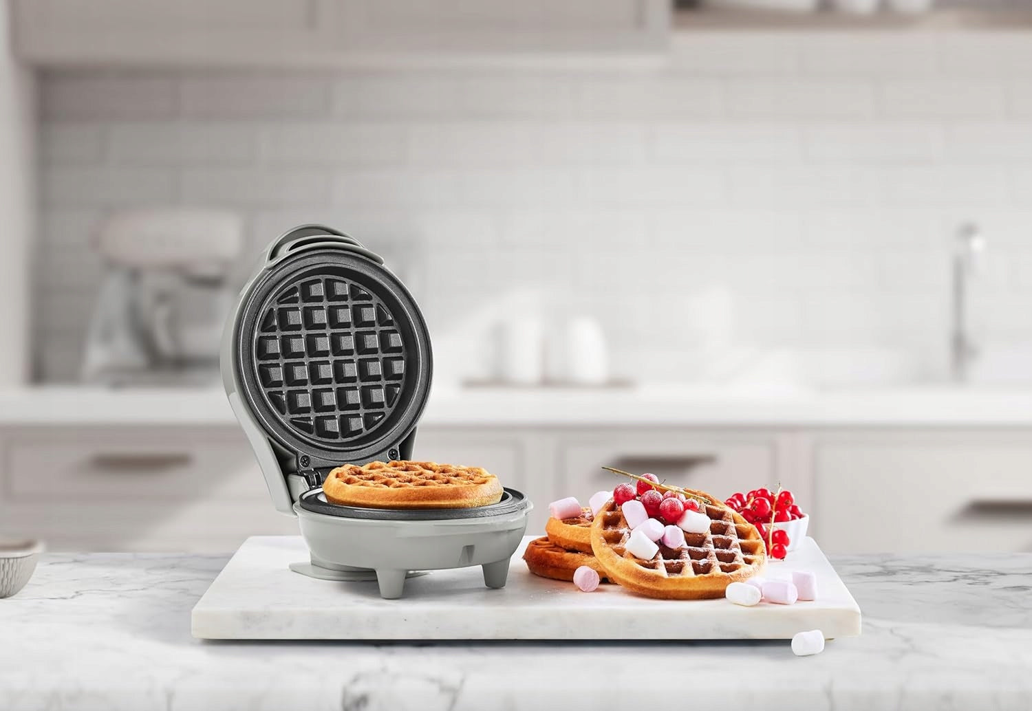 MINI RETRO WAFFLE IRON 550W COATING NON-STICK INDICATOR LIGHT Power rating 550 W