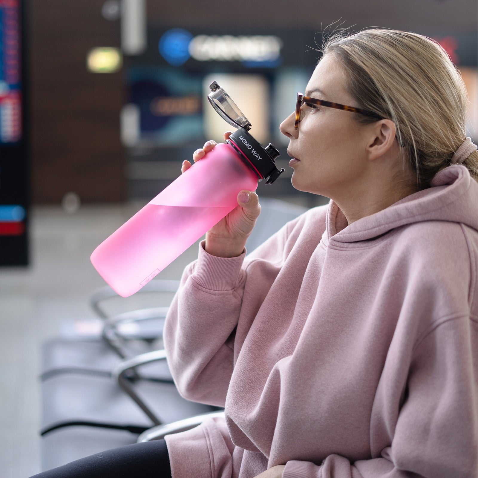 MOMO WAY water bottle pink 1L water bottle with measuring cup and fruit refill Volume 1000 ml