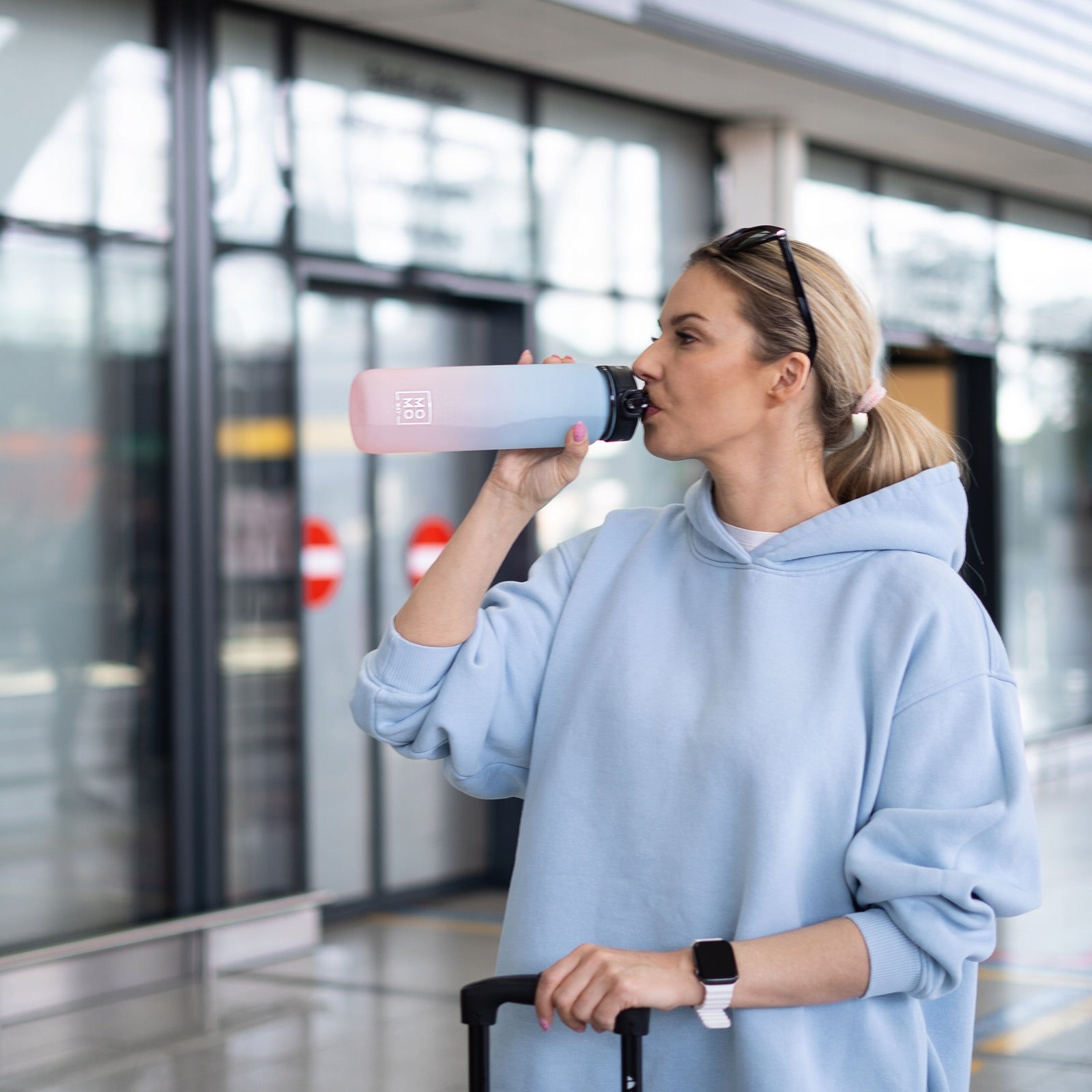 MOMO WAY water bottle pink-blue 1L large water bottle with tritan mouthpiece Brand Soxo