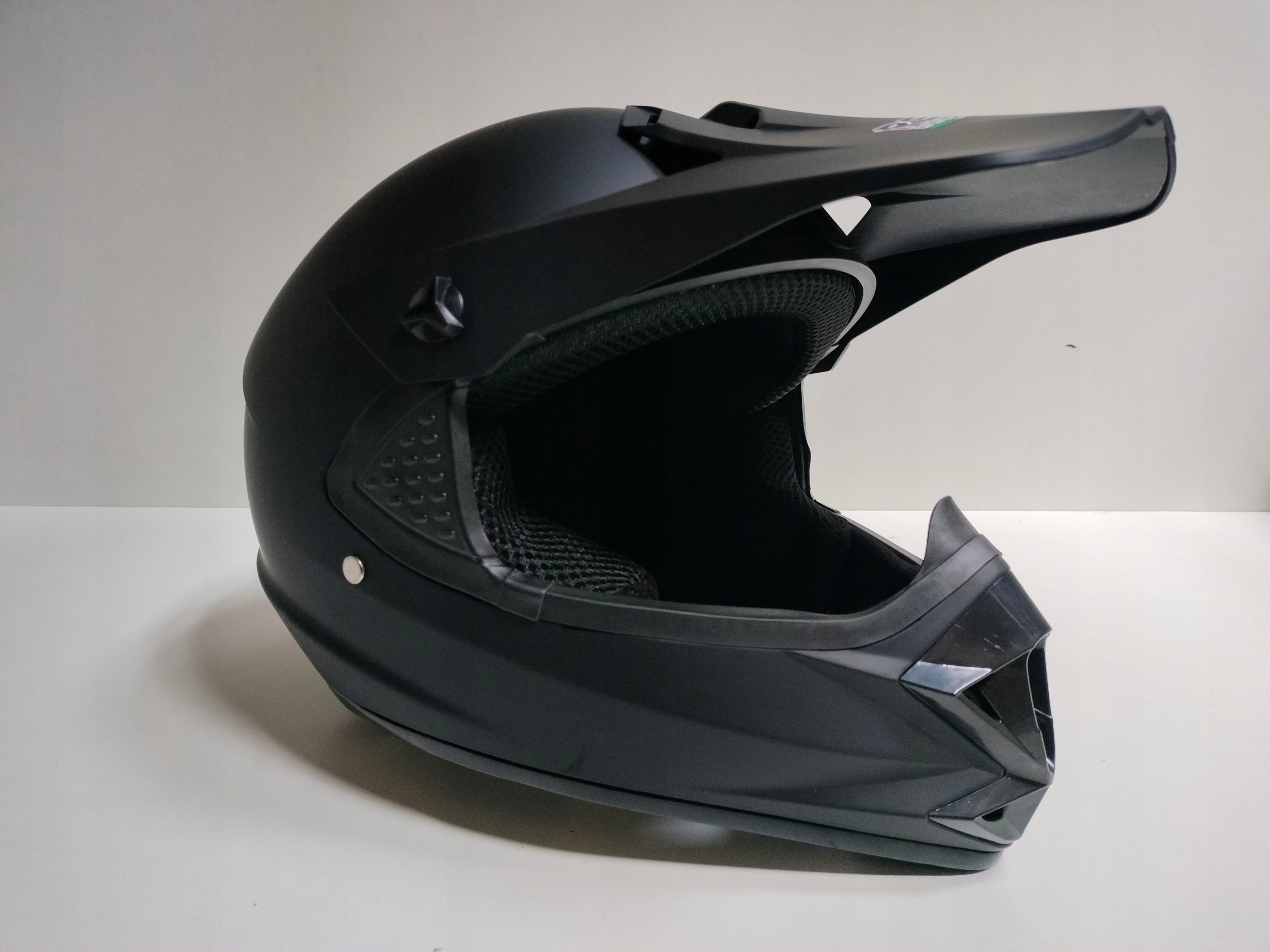 MOTORCYCLE HELMET FOR CROSS QUADA MOTOR LIGHTWEIGHT BLACK 58-60cm head circumference Manufacturer's catalog number KASK MŁODZIEŻOWY