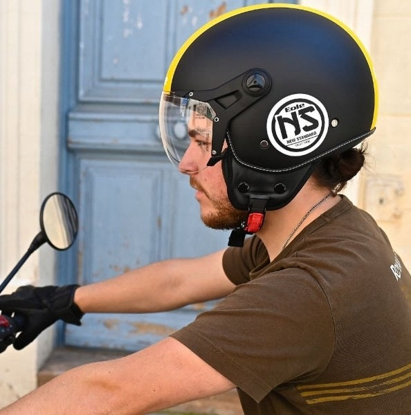MOTORCYCLE HELMET JET NEW STANDARD EOLE r. M 57-58 CM BLACK AND YELLOW Manufacturer no brand