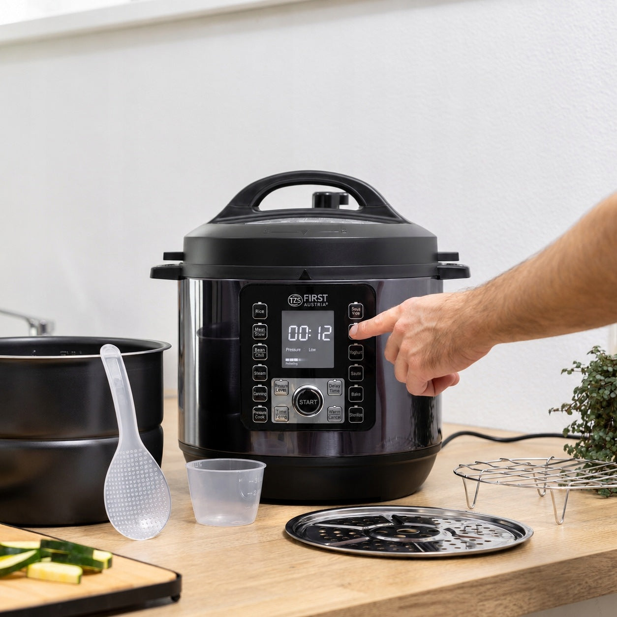 MULTICOOKER Pressure Cooker Steamer First Austria 6L Black 1000W 8 Programs Brand First Austria