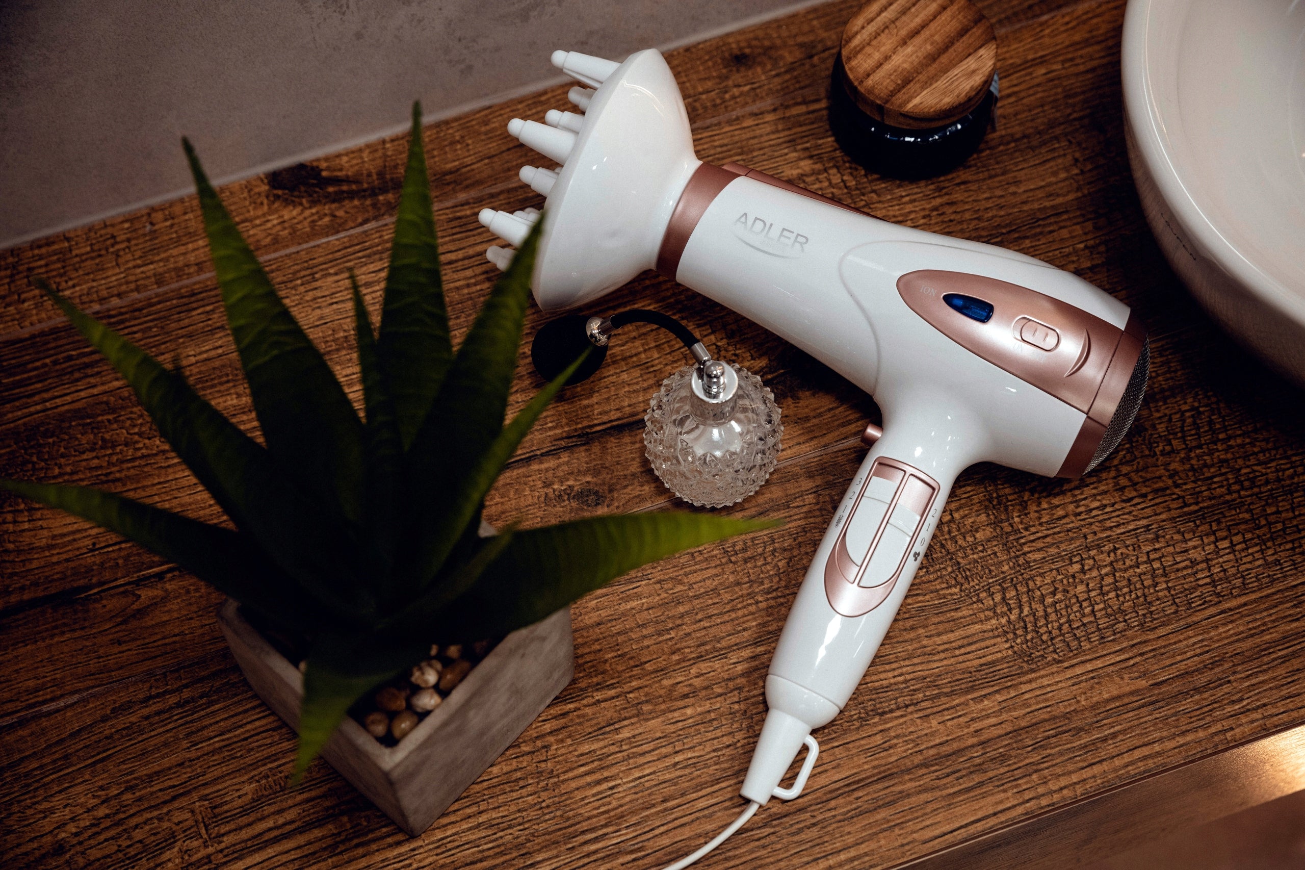 MULTIFUNCTION DIFFUSER IONIZED HAIR DRYER 2400W COLD AIR Manufacturer code SUSZARKA Z JONIZACJĄ DO WŁOSÓW DYFUZOR