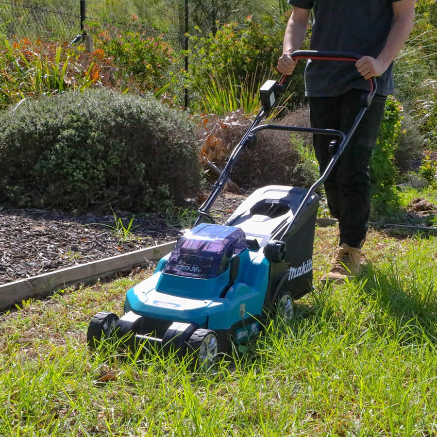 Makita DLM382PT2 aku Mower 38cm LXT 2x5,0Ah 18V DLM382 DOUBLE CHARGE Series DLM