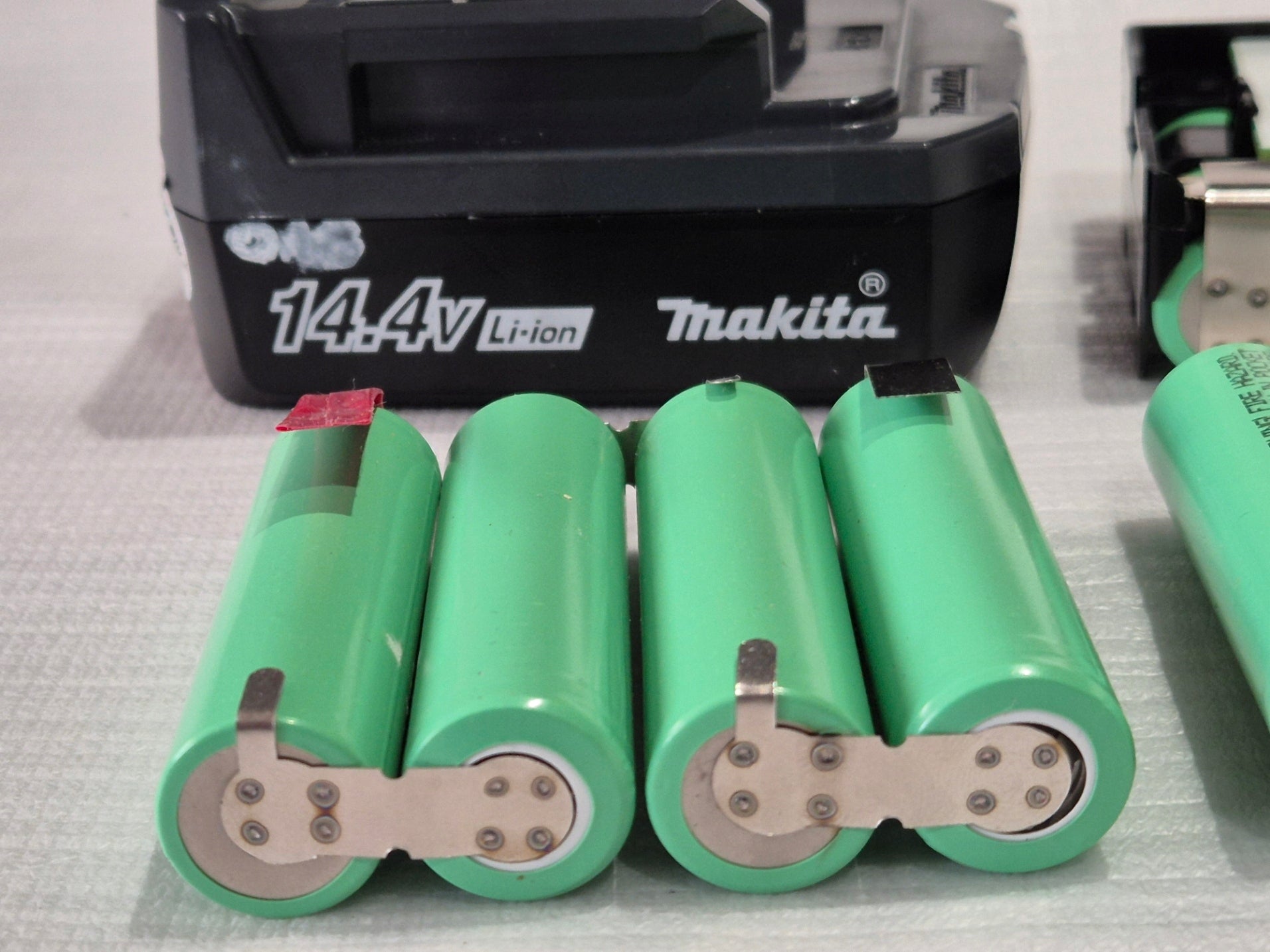 Makita G 14,4V 2,5Ah Series Rechargeable Self-Replacement Cartridge Manufacturer code BL1430G