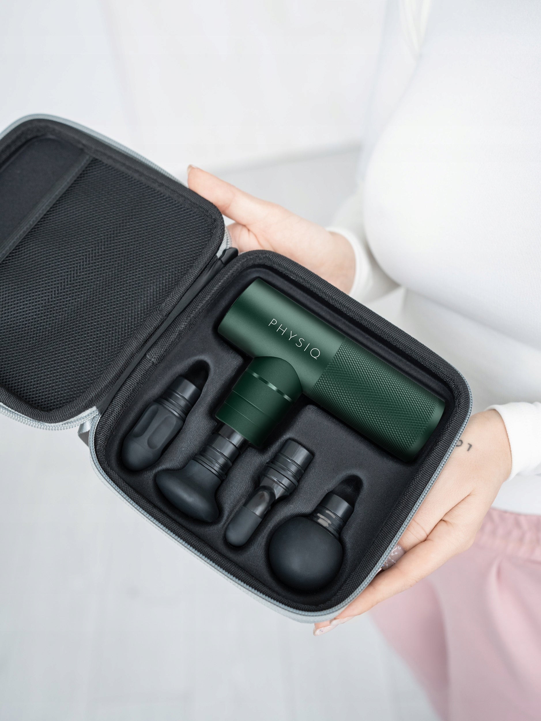 Massage Gun Professional Muscle Massager Aluminum Strong + Case Packaging status original
