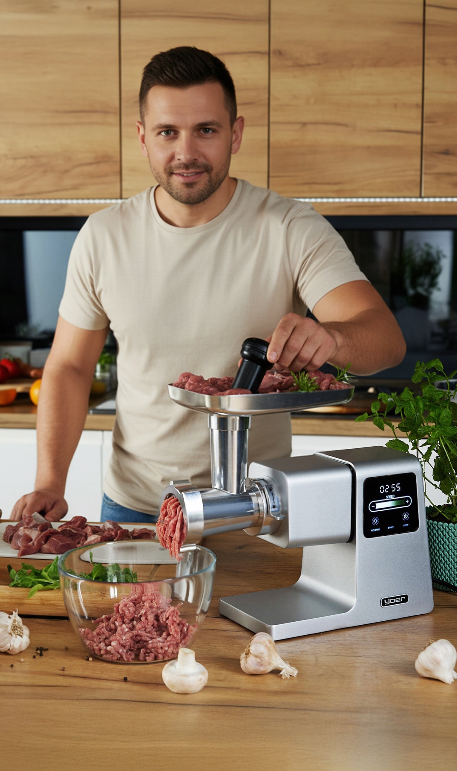 Meat grinder 7in1 Metal 4kg/min Yoer 2500W +Slicer+37 ELEMENTS Packaging status original