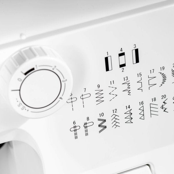 Mechanical sewing machine Karina 910 double needle overlock 38 stitches Dominant color white