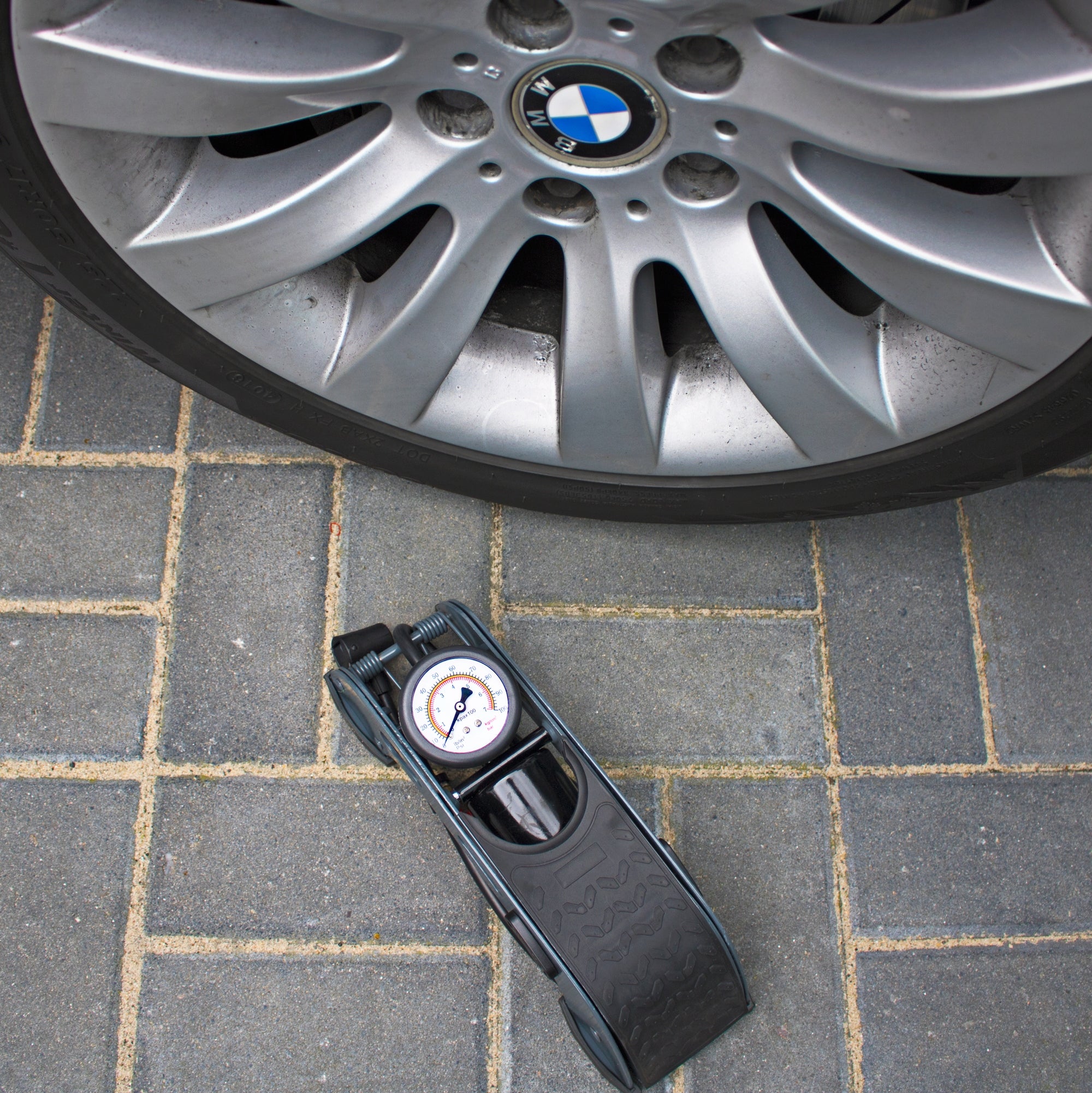 Metal Foot Pump with Pressure Gauge For Car Bikes Balls Tyres Adapt Color gray
