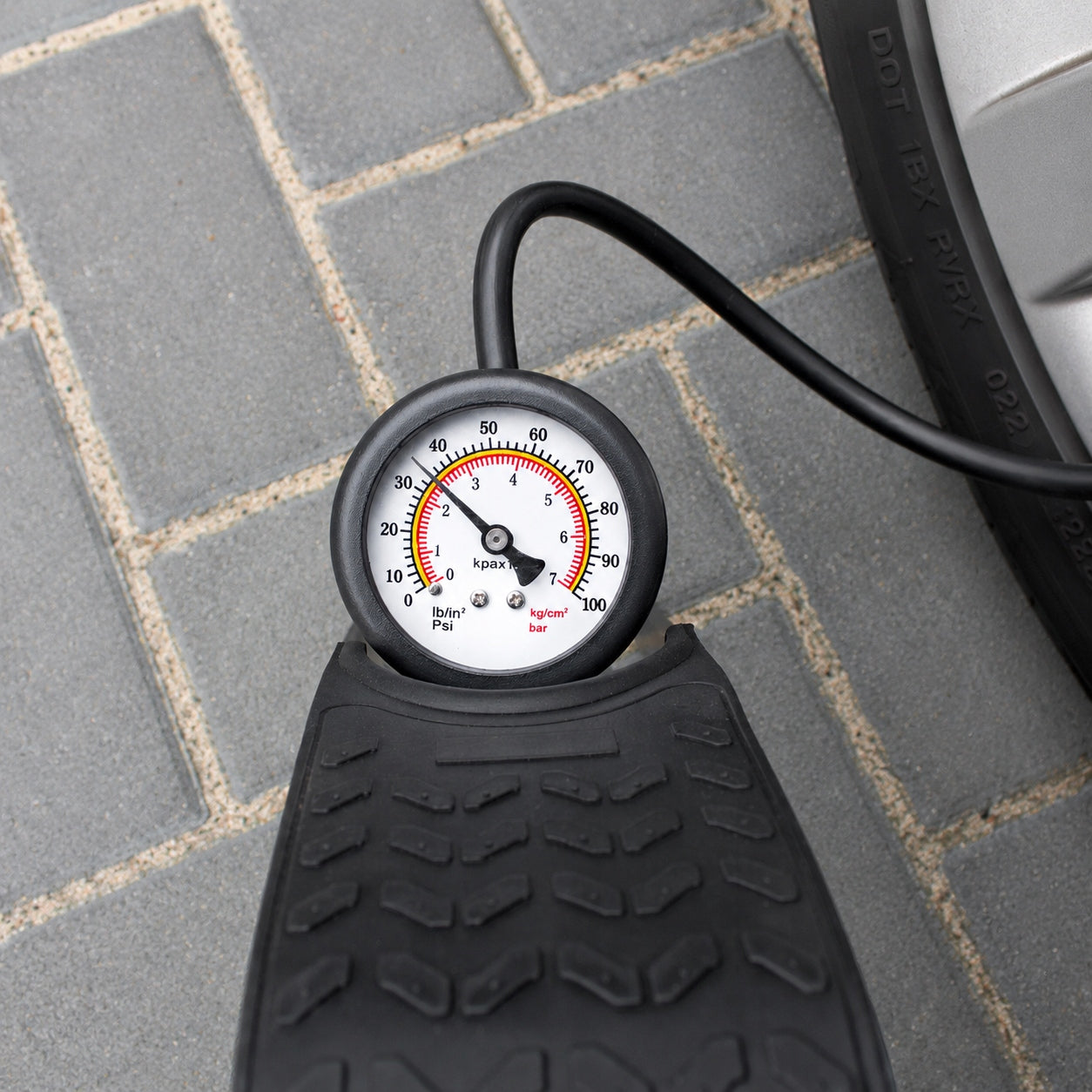 Metal Foot Pump with Pressure Gauge For Car Bikes Balls Tyres Adapt Manufacturer code 51852