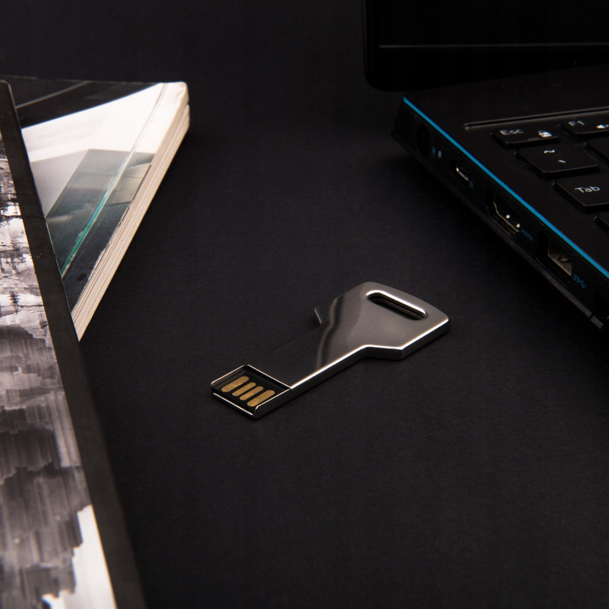 Metal Pendrive Key 16 GB + Engraving Brand MemoRabbit