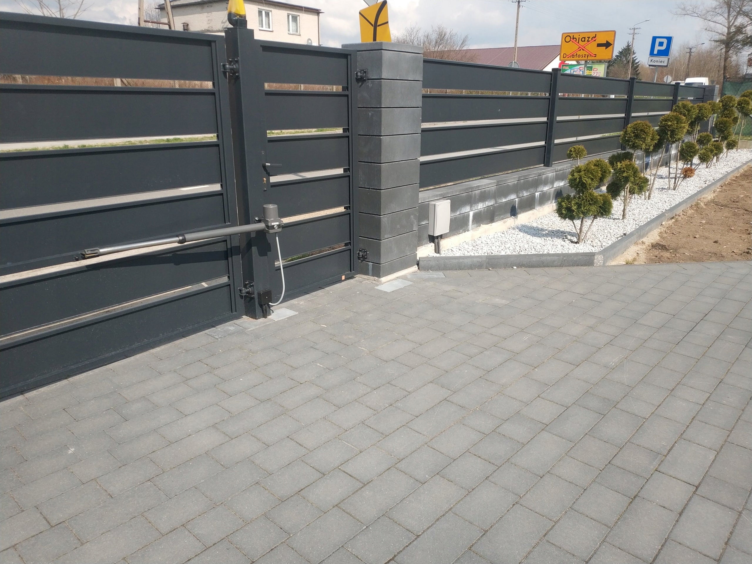 Metal bars profil 200x20 1,5mm painted for panel fence Kind picket fence