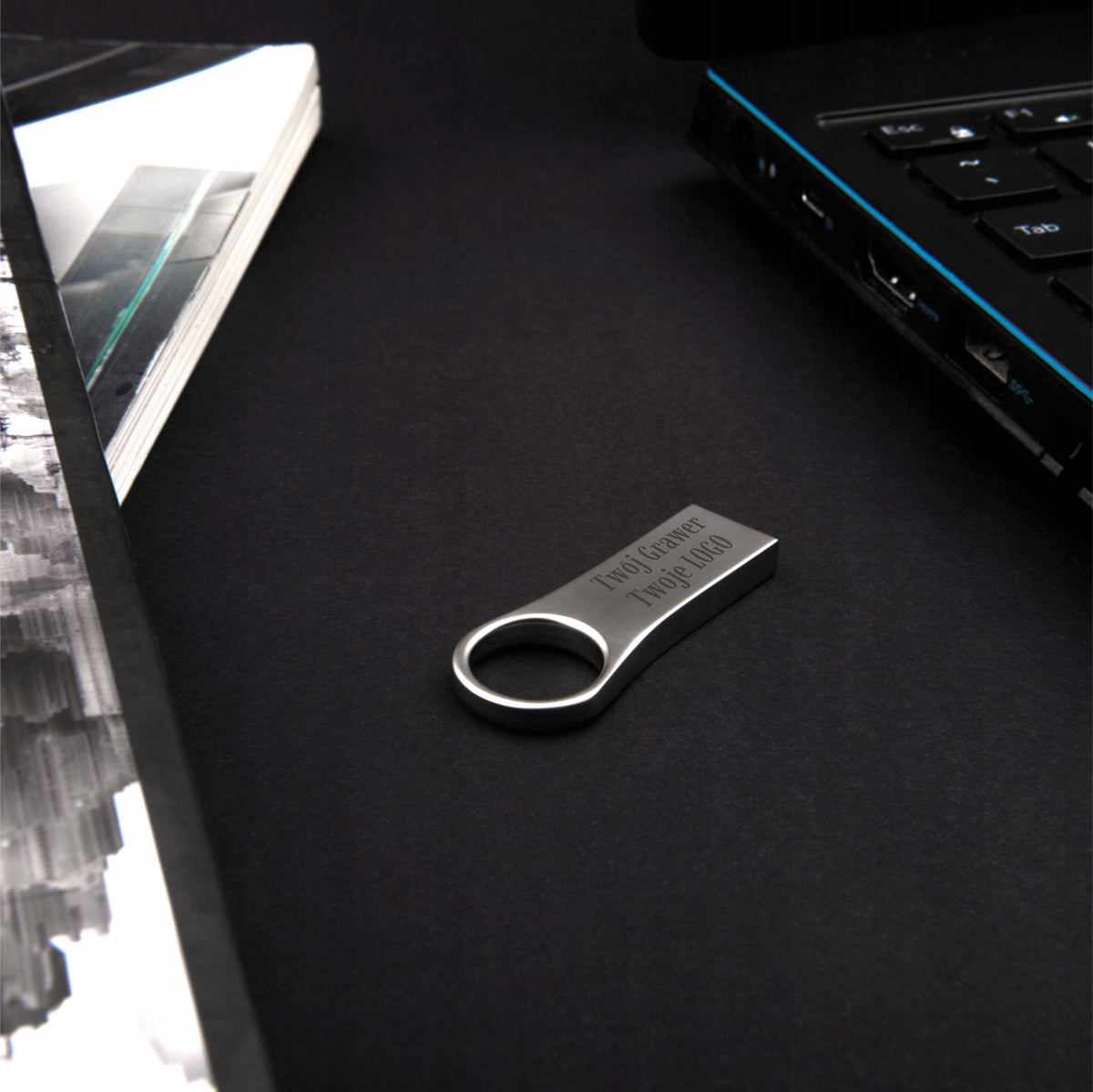 Mini metal flash drive with 8 GB USB 2.0 hole + ENGRAVING LOGO COMPANY GADGET Brand MemoRabbit