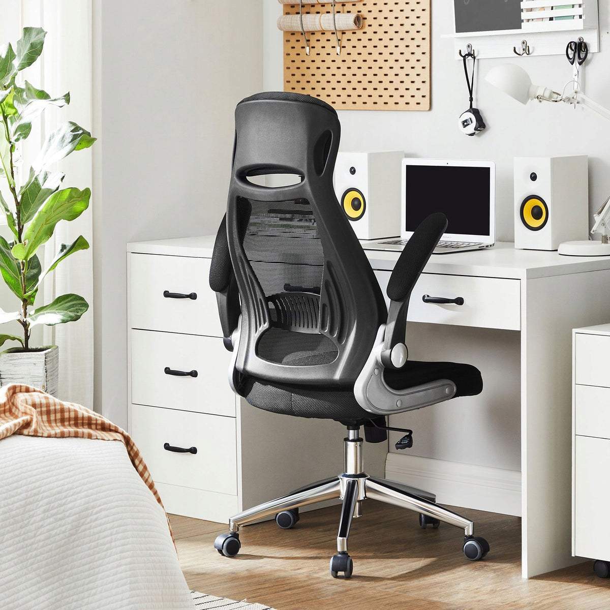 Modern black swivel office chair with ergonomic rocking function EAN (GTIN) 6955880326594