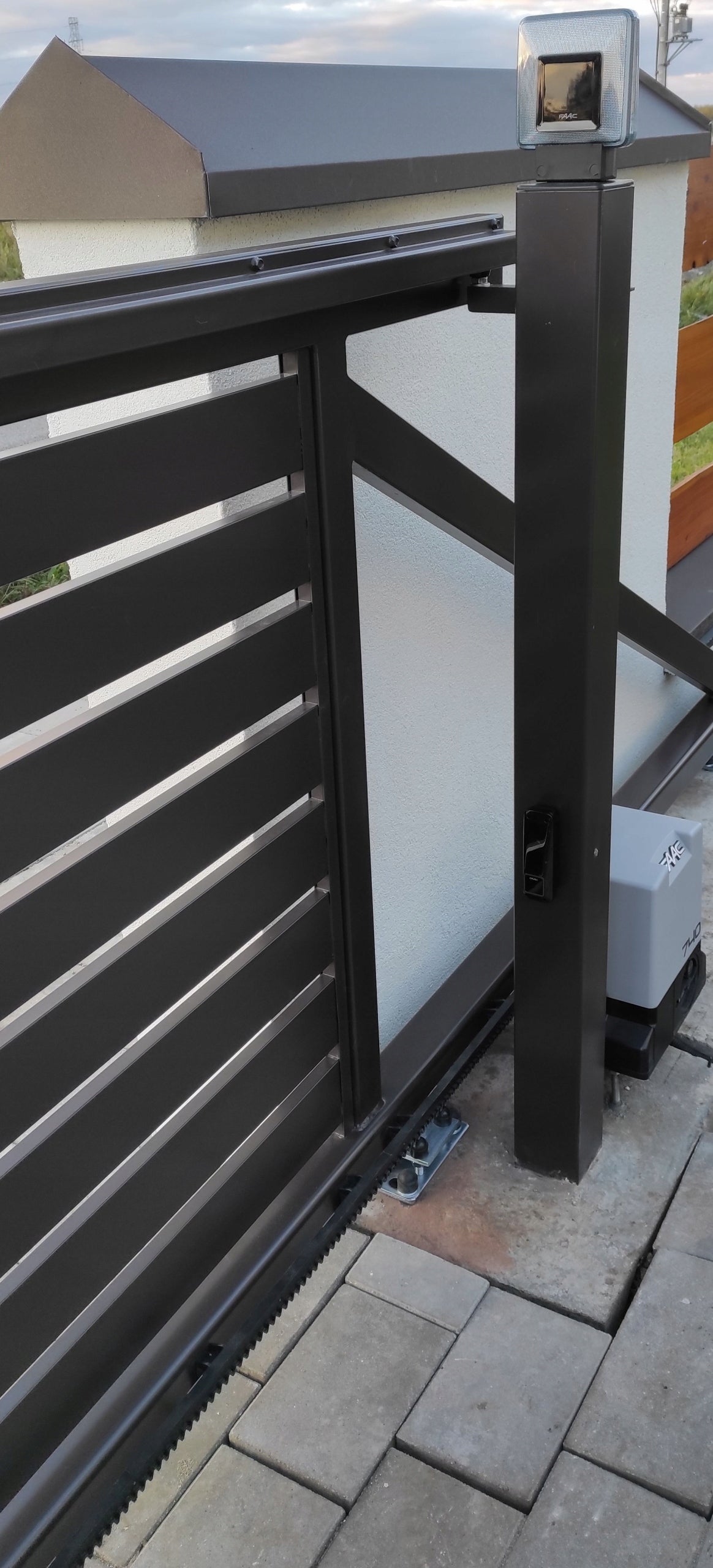 Modern sliding gate 4m x 1,4m galvanized +powder painting set Gate type sliding