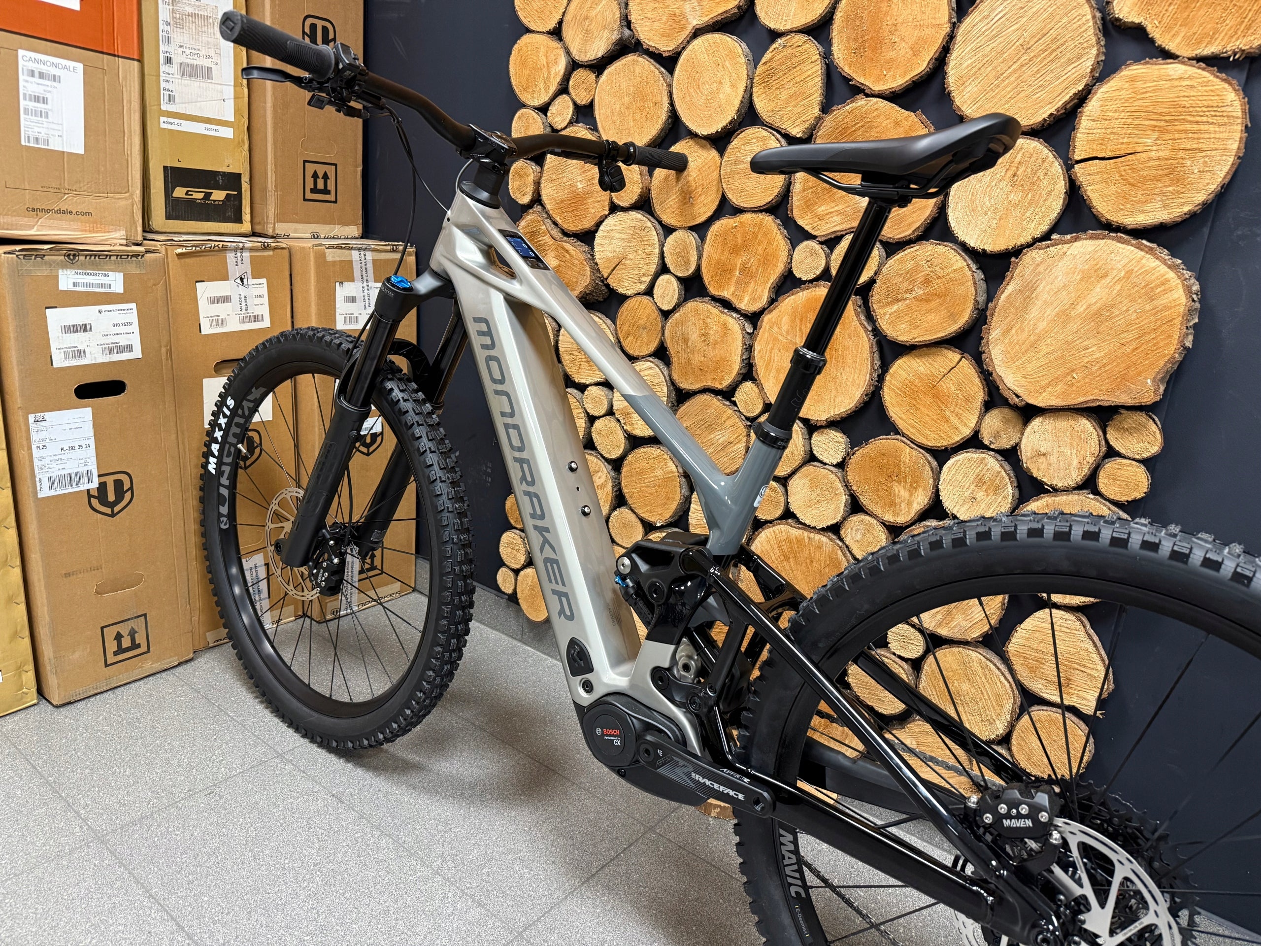 Mondraker Crafty R 2026 GOLDEN SILVER 29' Size M/L 800Wh Model crafty carbon 2025