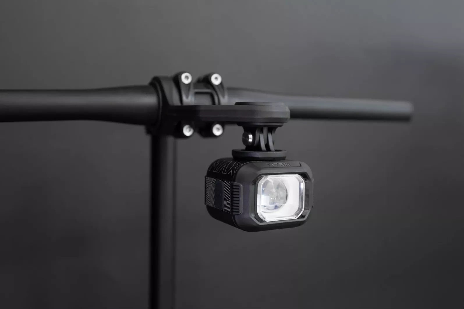 Moon TITAN Max Army Green, front bike light, 1700 lm Color green