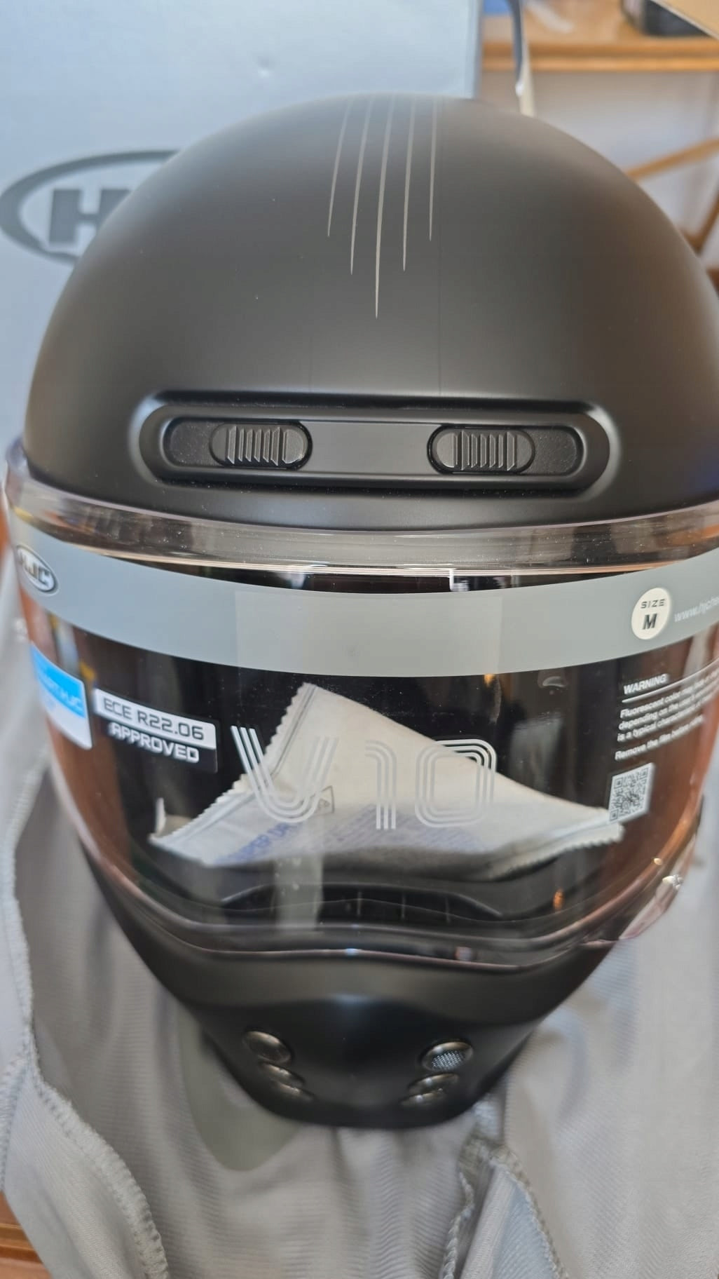 Motorcycle Helmet HJC V10 MC5SF Size M Description. Packaging status original