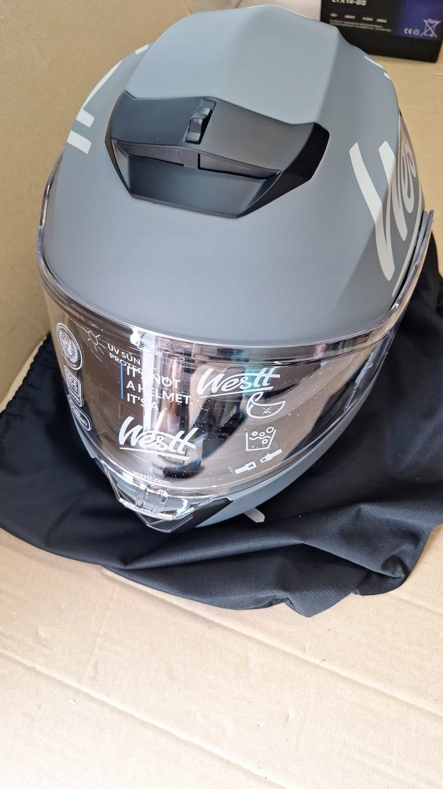 Motorcycle helmet Westt W-203 ECE-R22.06 size. S 55-56 cm Size S