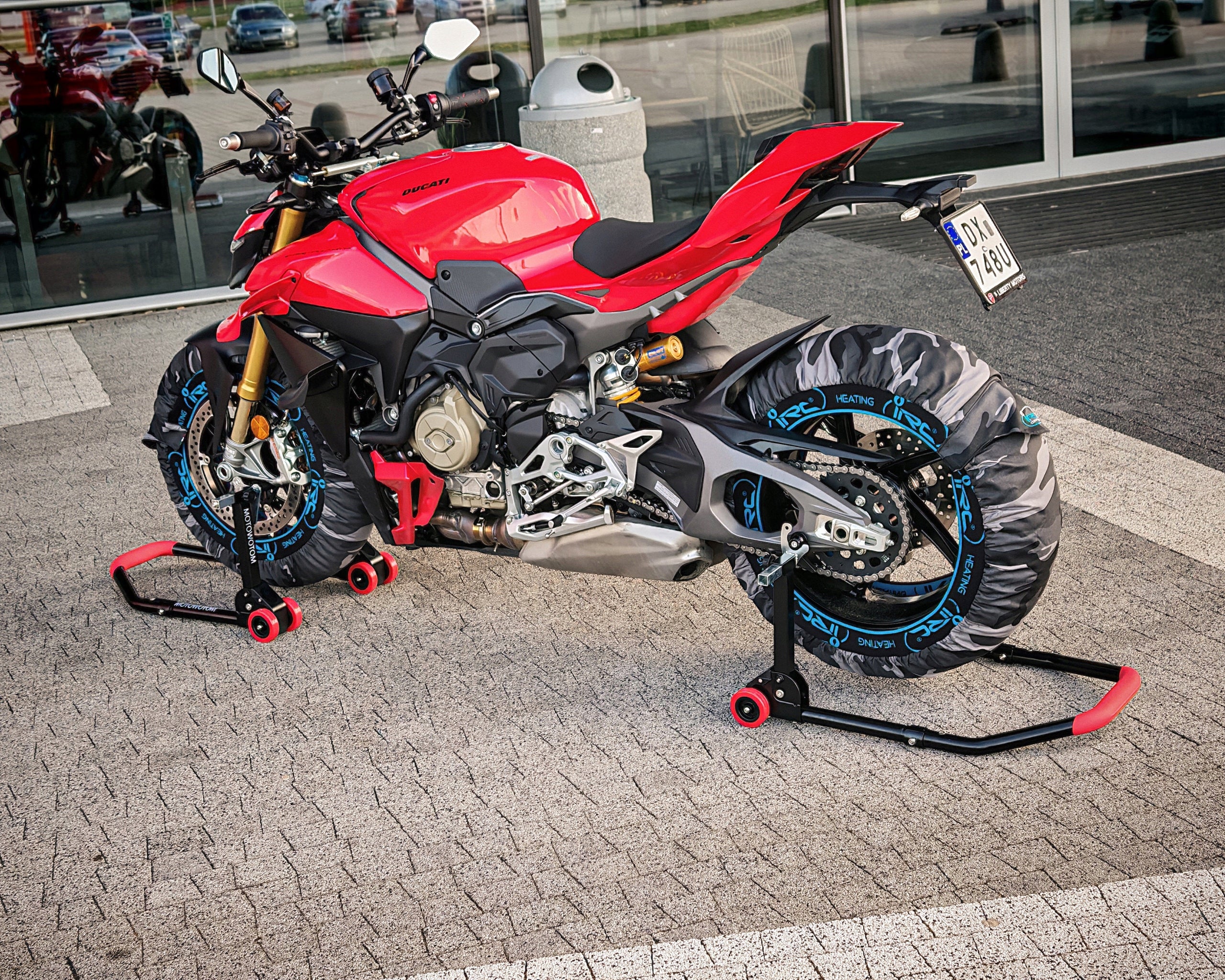 Motorcycle stand folding rear under motorcycle lift MOTOWOTOM EAN (GTIN) 5906574670654