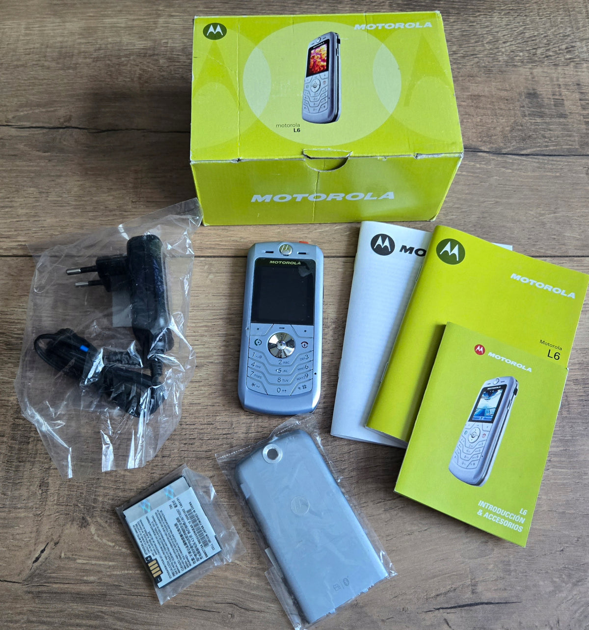 Motorola L6 Silver Set ! NEW ! MEGA UNIQUE ! Foils ! The only one!