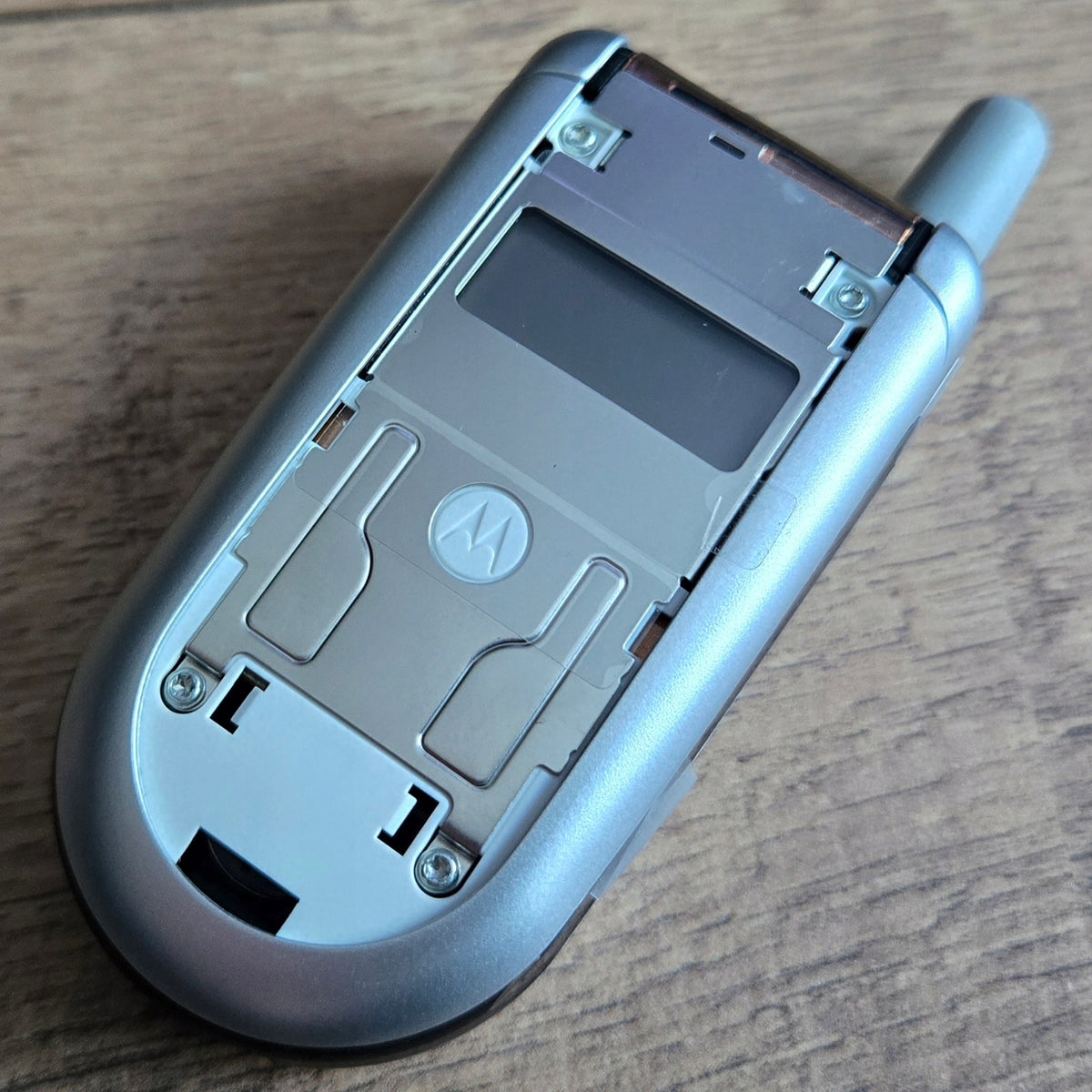 Motorola V180 Black Set ! NEW ! MEGA UNIQUE ! The only One ! Sim Lock ! Charger included yes
