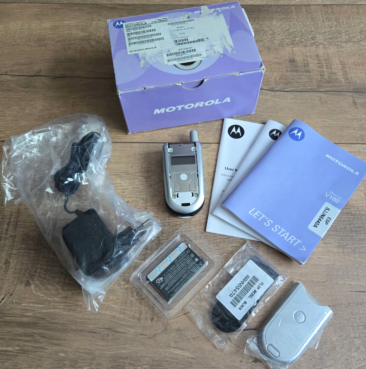 Motorola V180 Black Set ! NEW ! MEGA UNIQUE ! The only One ! Sim Lock !
