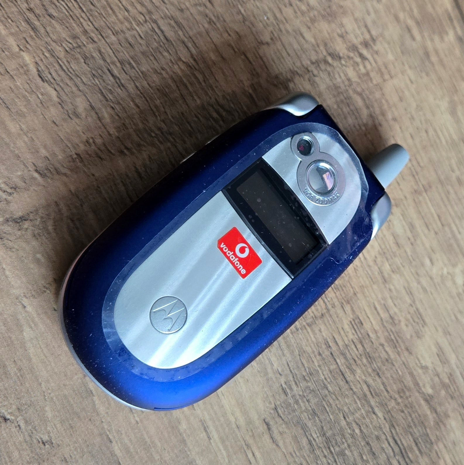 Motorola V550 Silver NEW! Foils! UNIQUE! OPPORTUNITY! Without Sim Lock! Charger included yes