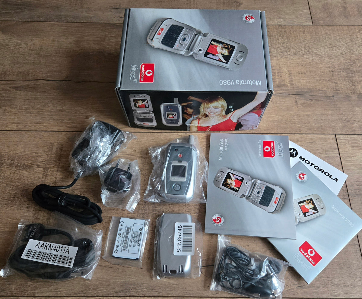 Motorola V980 Set! NEW! MEGA UNIQUE! For the Collector! Without Lock!