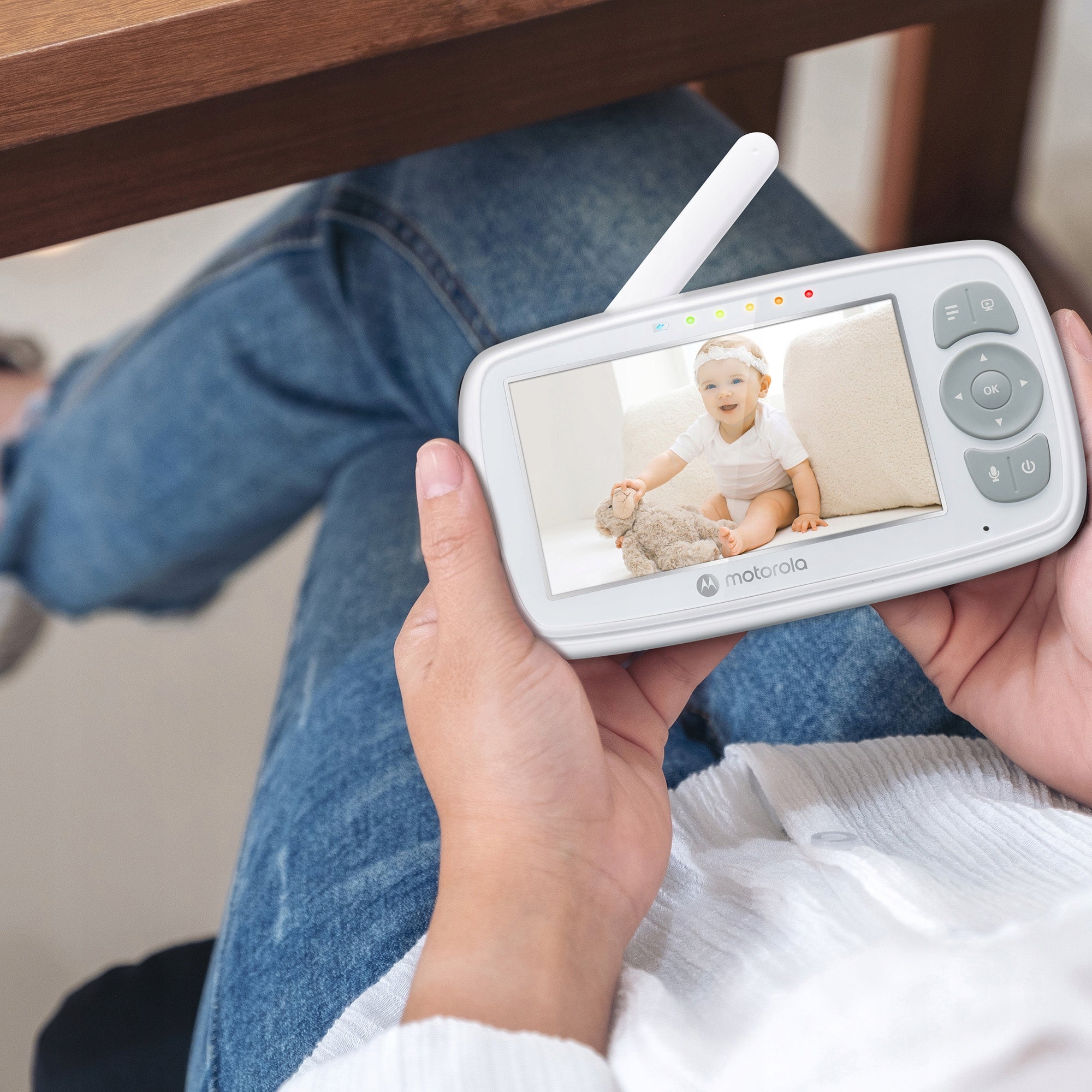 Motorola VM34 baby monitor with 4,3 inch screen EAN (GTIN) 5055374713419