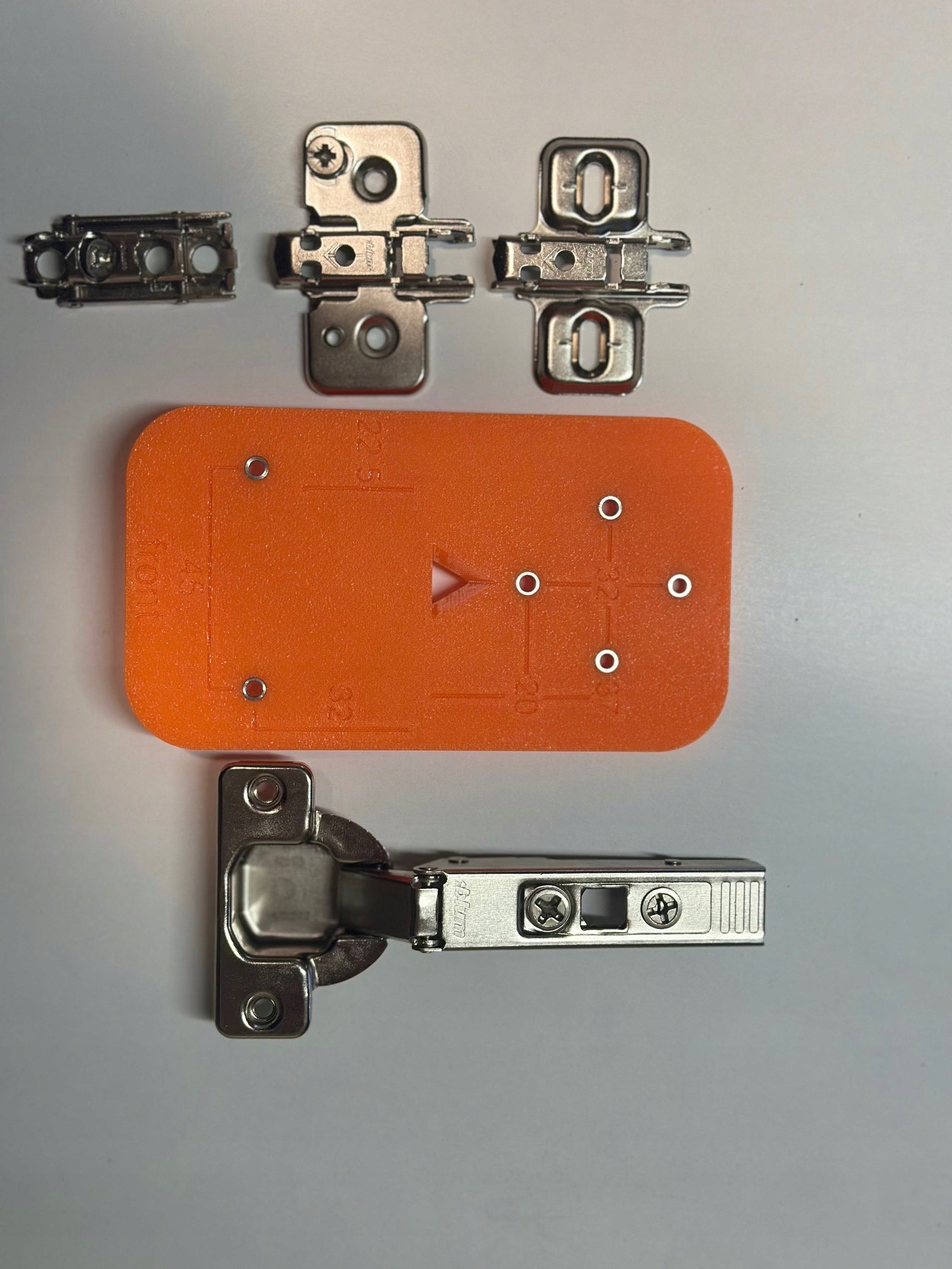 Mounting template for hinge guides applied furniture to size Manufacturer code 3DEK