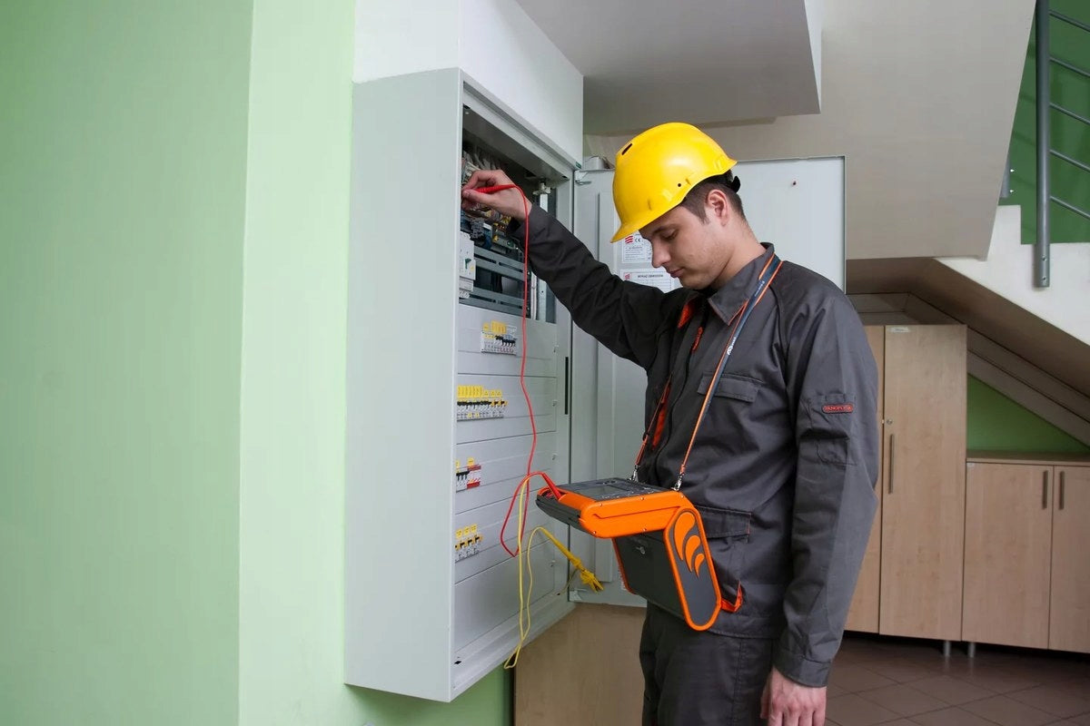 Multi-function meter of electrical installation parameters MPI-525 to 2500V Power supply battery and mains