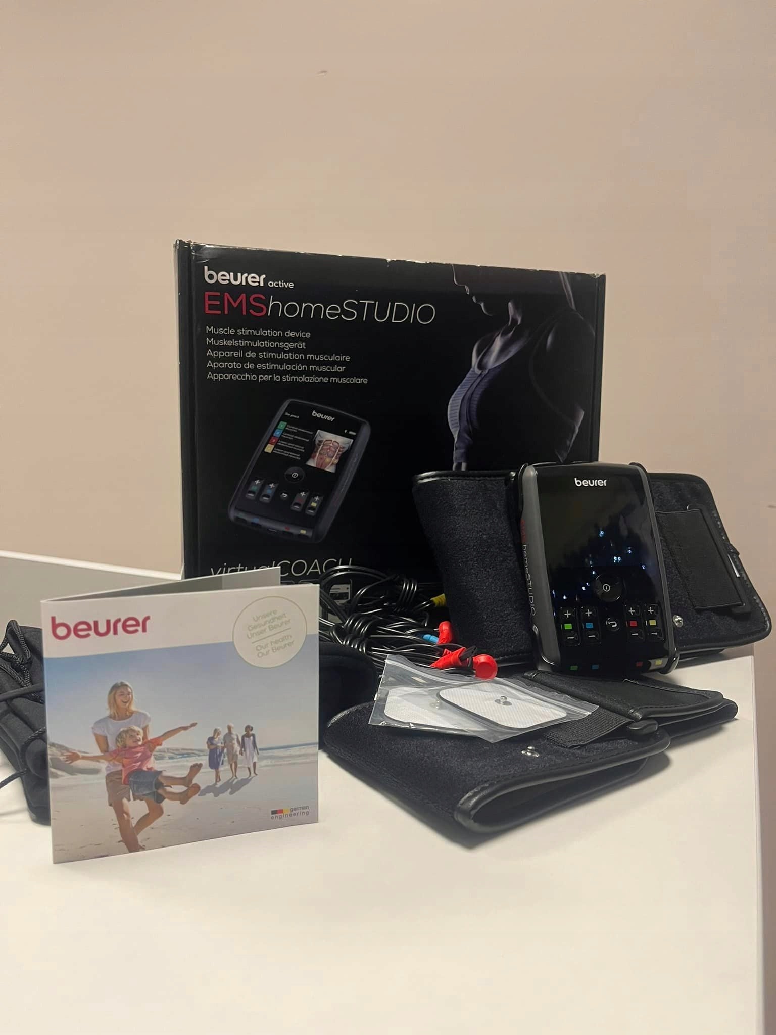 Muscle electrostimulator Beltor EM 95 black universal with battery Product width 20 cm