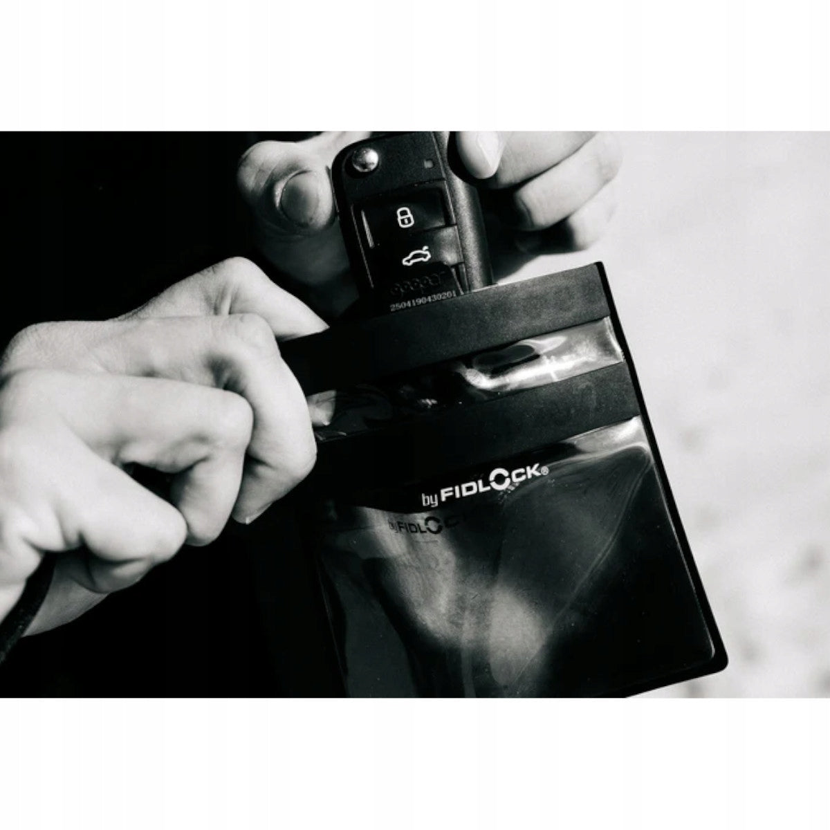 Mystic waterproof key case Keypouch DTS Fidlock 2026 Capacity (liters) less than 10