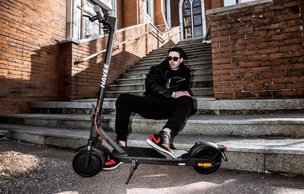NAVEE E25 Pro Electric Scooter Range 25km 20km/h 480W Lifting capacity 90kg Engine power 300 W