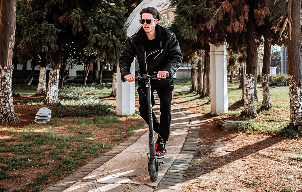 NAVEE E25 Pro Electric Scooter Range 25km 20km/h 480W Lifting capacity 90kg Weight 15.9 kg