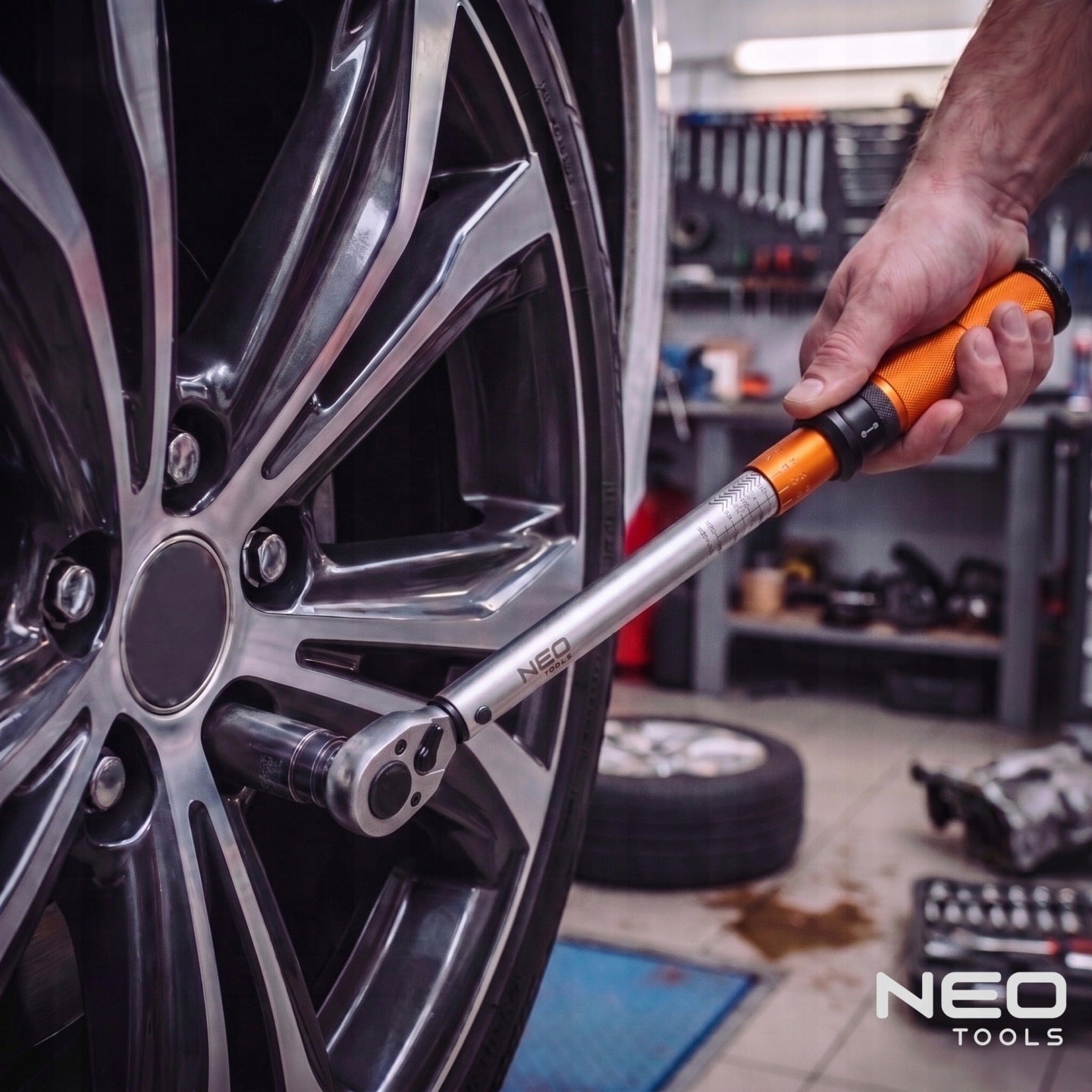NEO TOOLS TORQUE WRENCH 40-210NM + 3 SOCKETS 17, 19, 21 MM + - 3% Manufacturer code 08-846