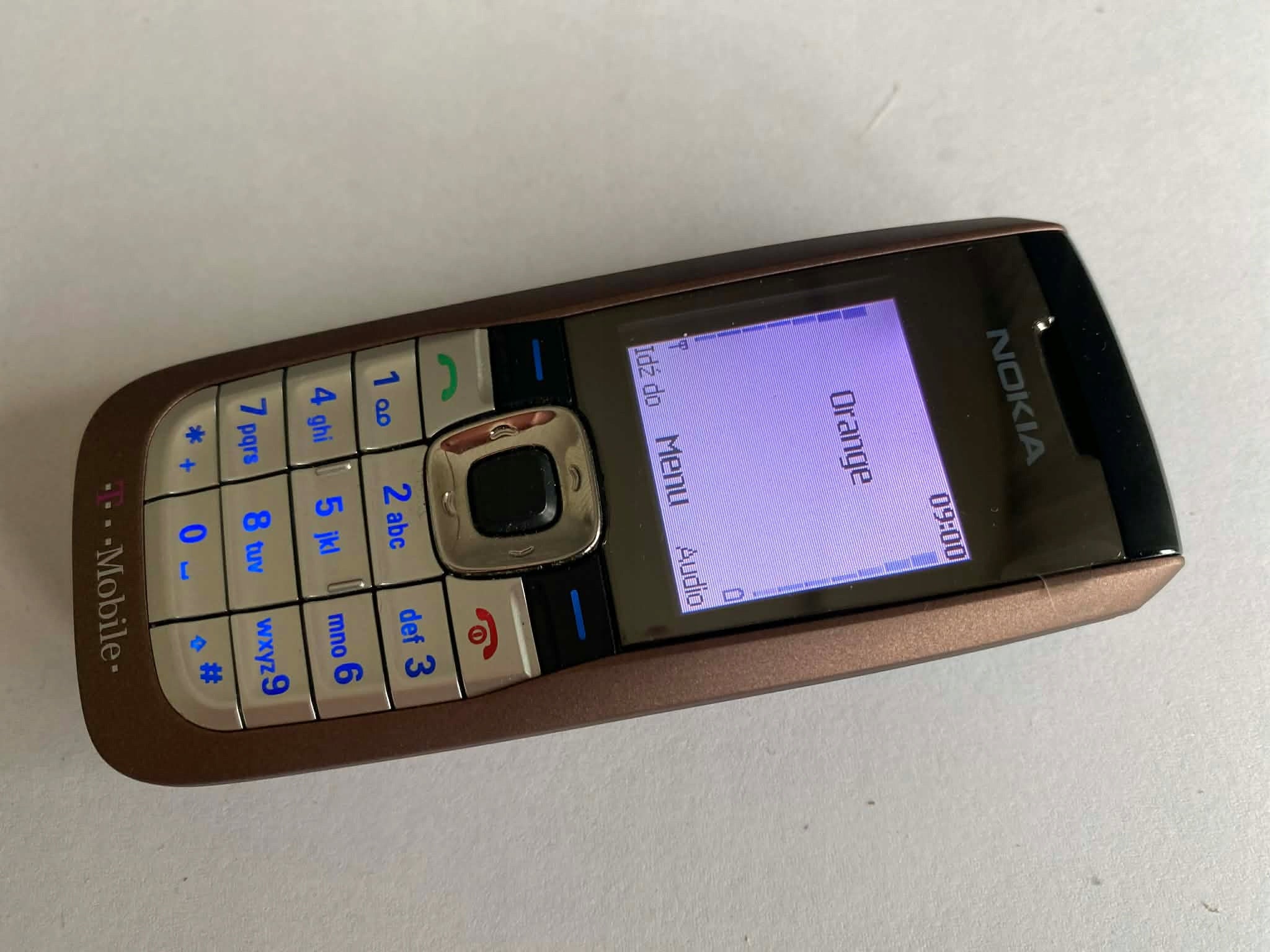 NEW NOKIA 2610 . Charger included yes