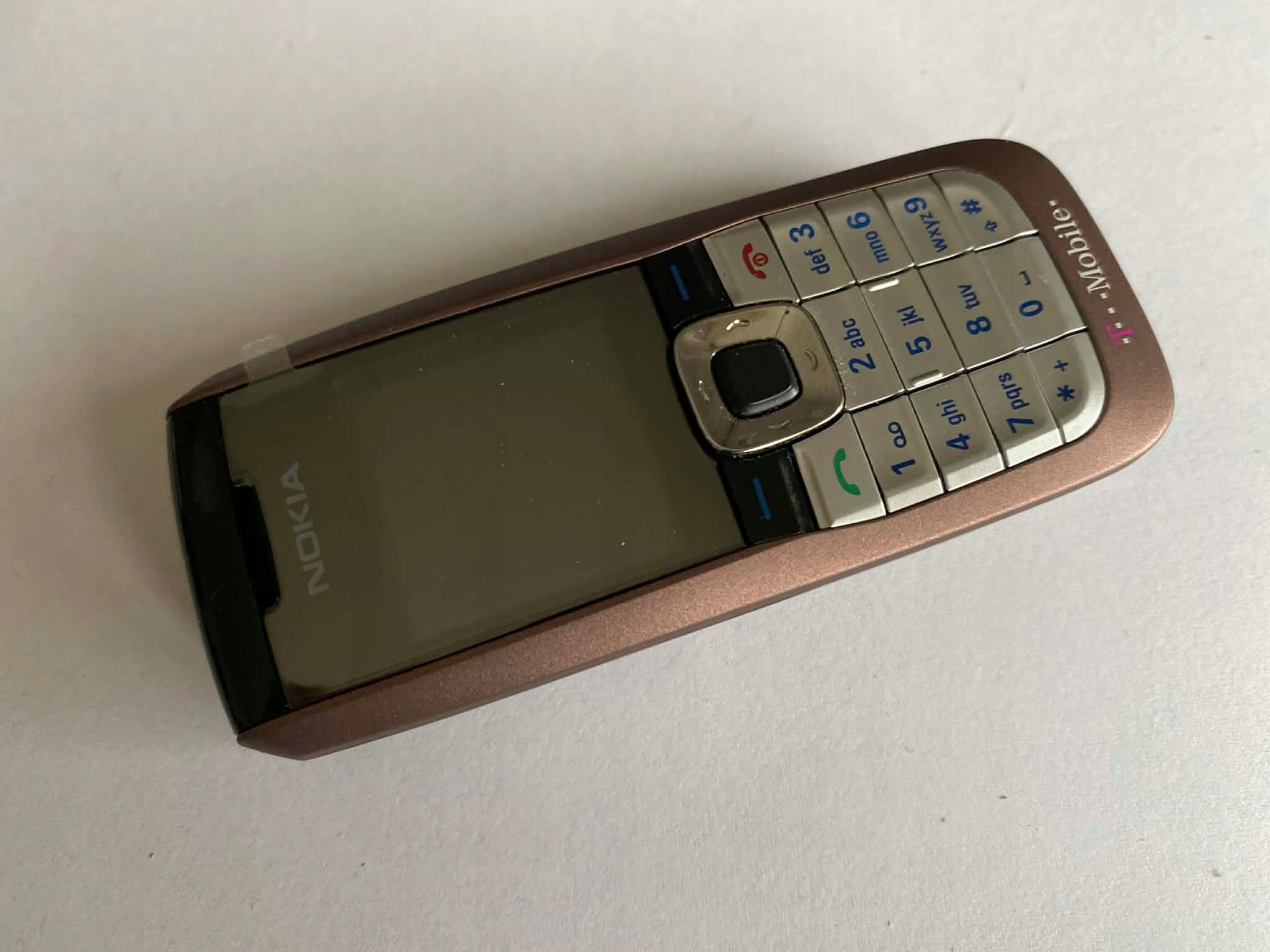 NEW NOKIA 2610 . Headphones included no
