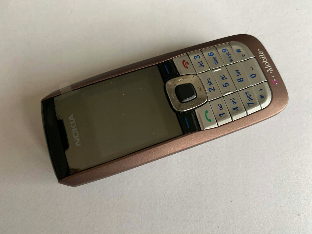 NEW NOKIA 2610 . Headphones included no