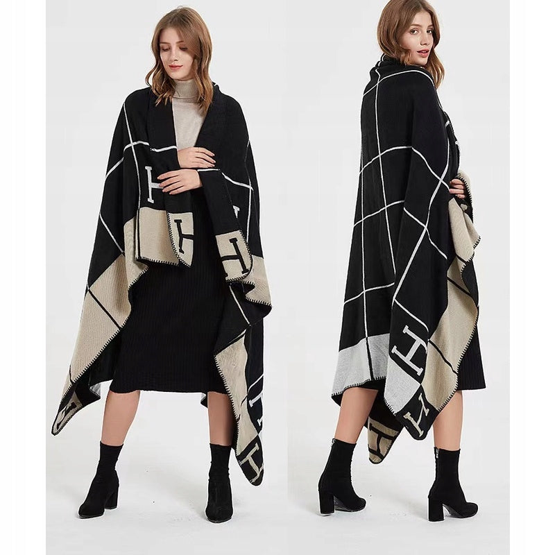 NEW, thick, warm, wool checkered blanket with H print Length 168 cm