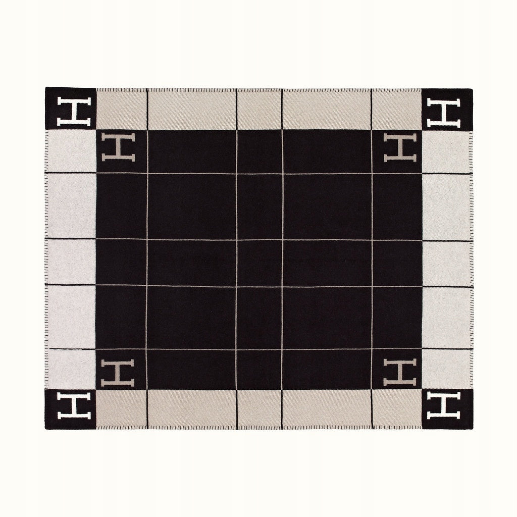 NEW, thick, warm, wool checkered blanket with H print