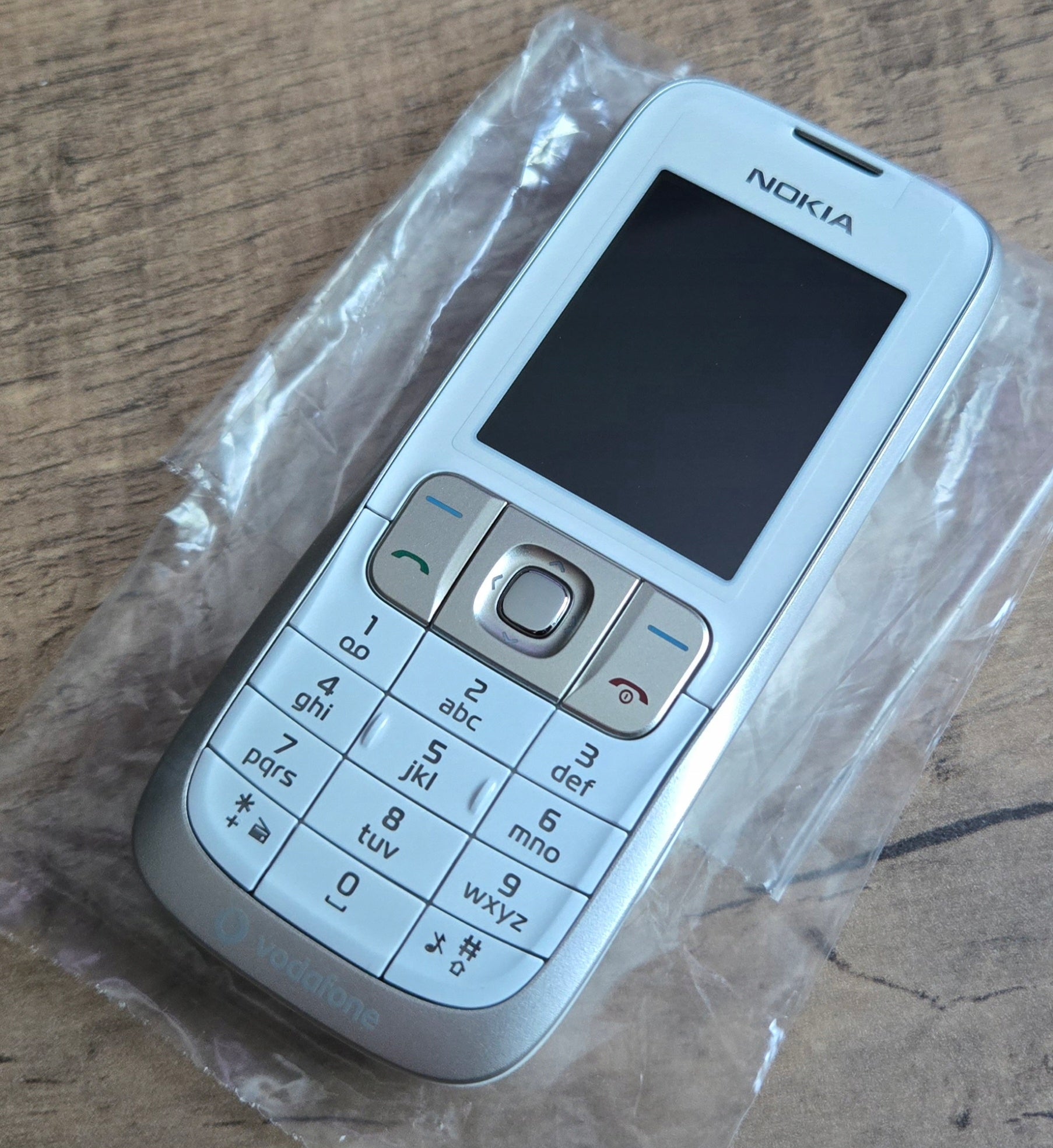 NOKIA 2630 White JONAS BROTHERS EDITION! UNIQUE! The only ONE! NEW! Charger included yes