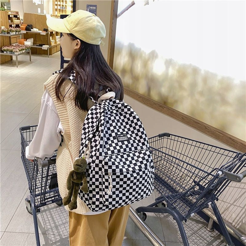 Nylon minimalist backpack, large capacity fashionable and trendy backpack